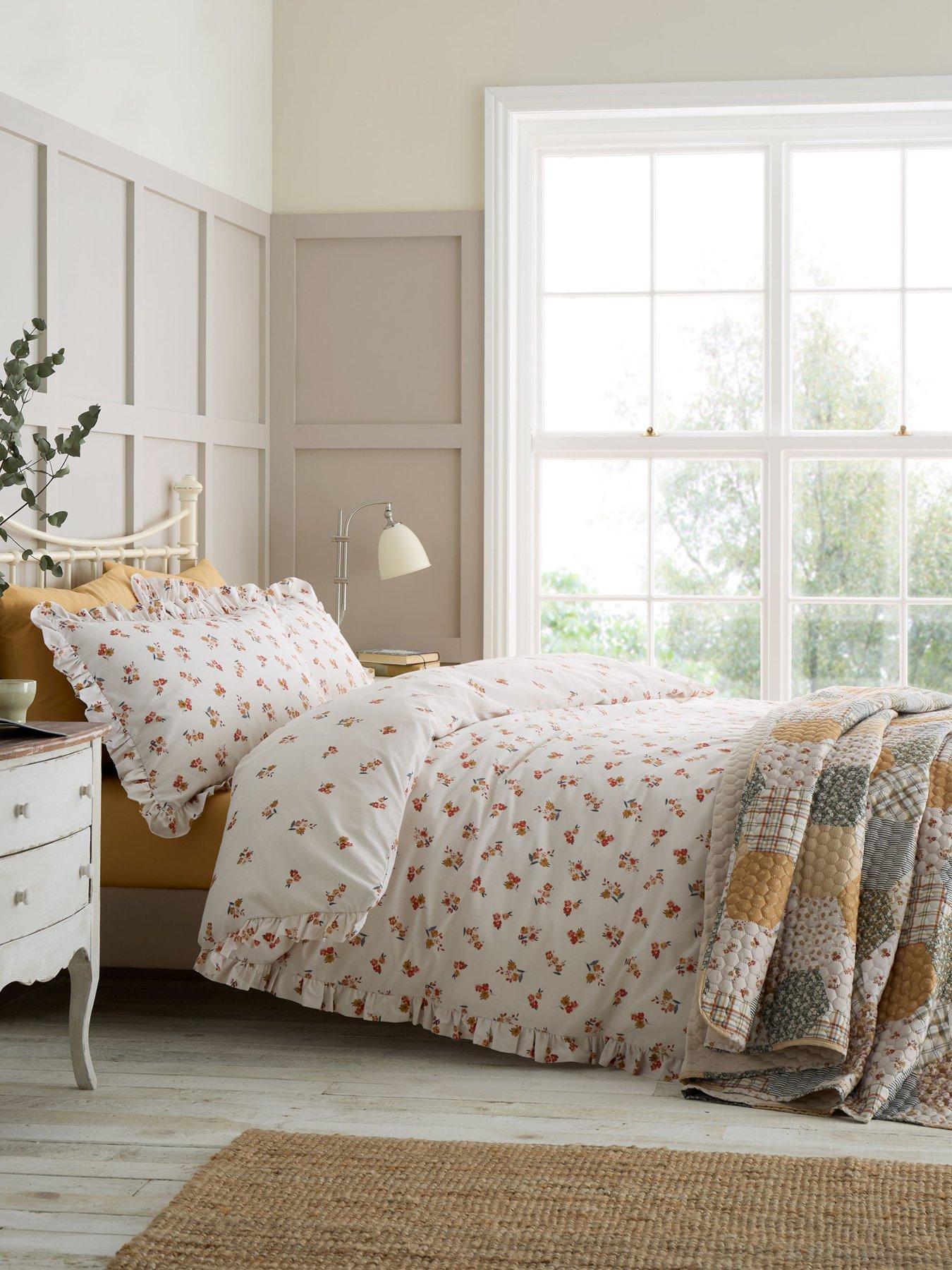 catherine-lansfield-frill-ditsy-floral-duvet-cover-set