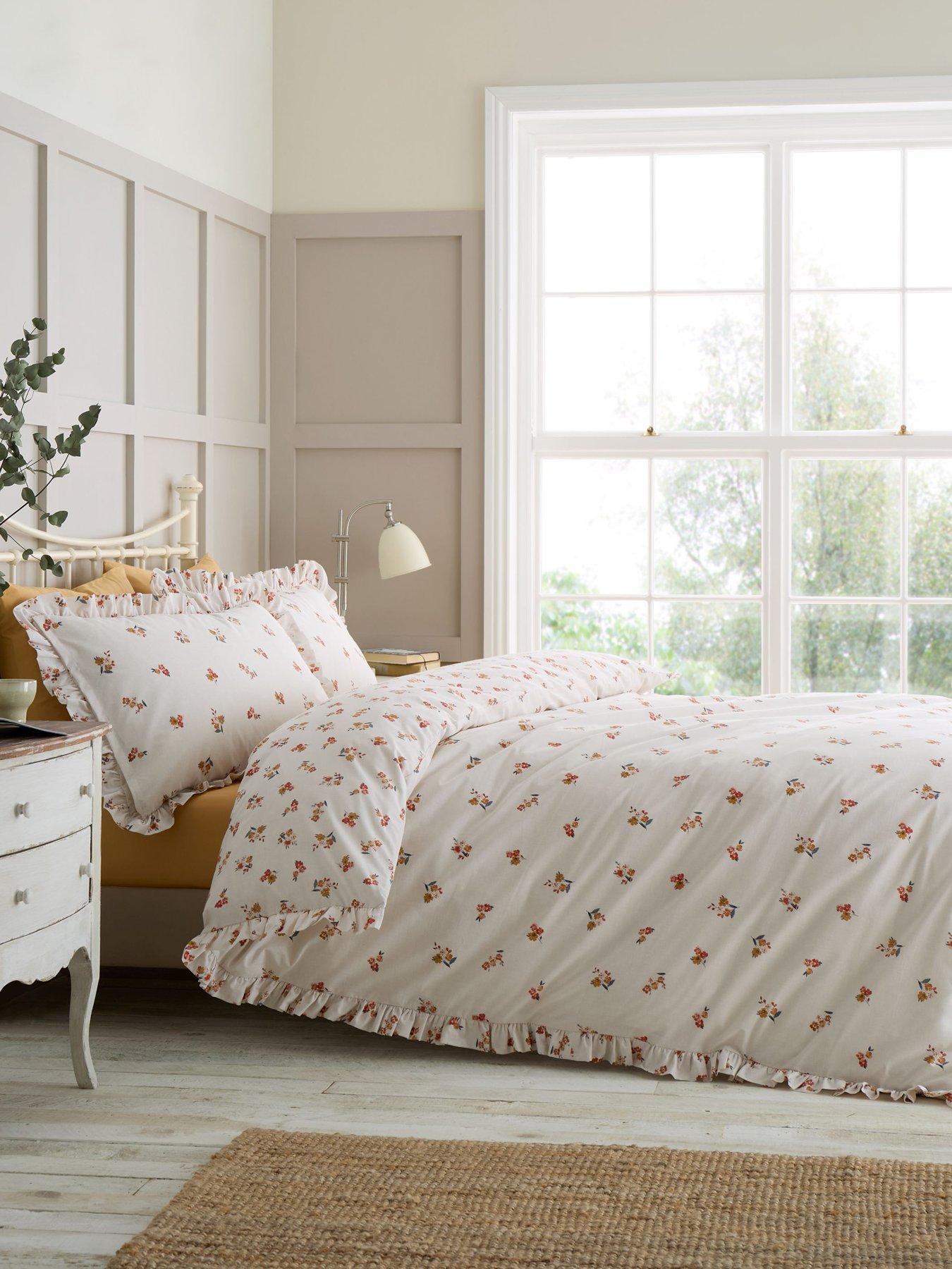 catherine-lansfield-frill-ditsy-floral-duvet-cover-setoutfit