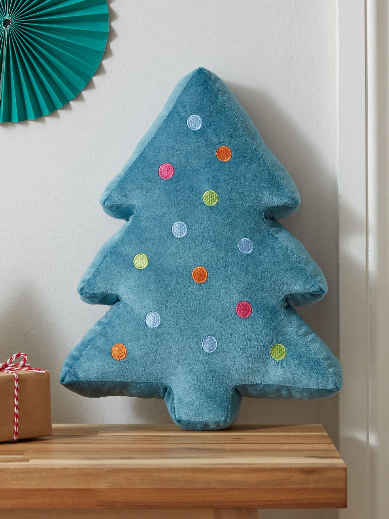 catherine-lansfield-christmas-tree-3d-cushion-green