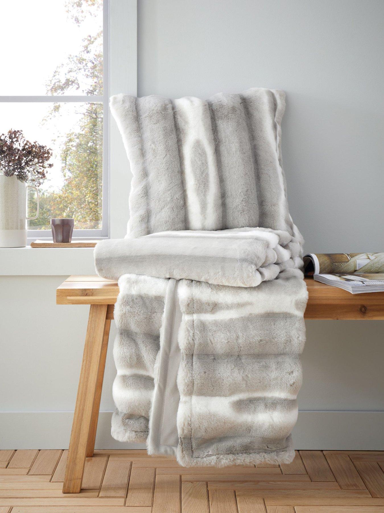 catherine-lansfield-flint-faux-fur-cushiondetail