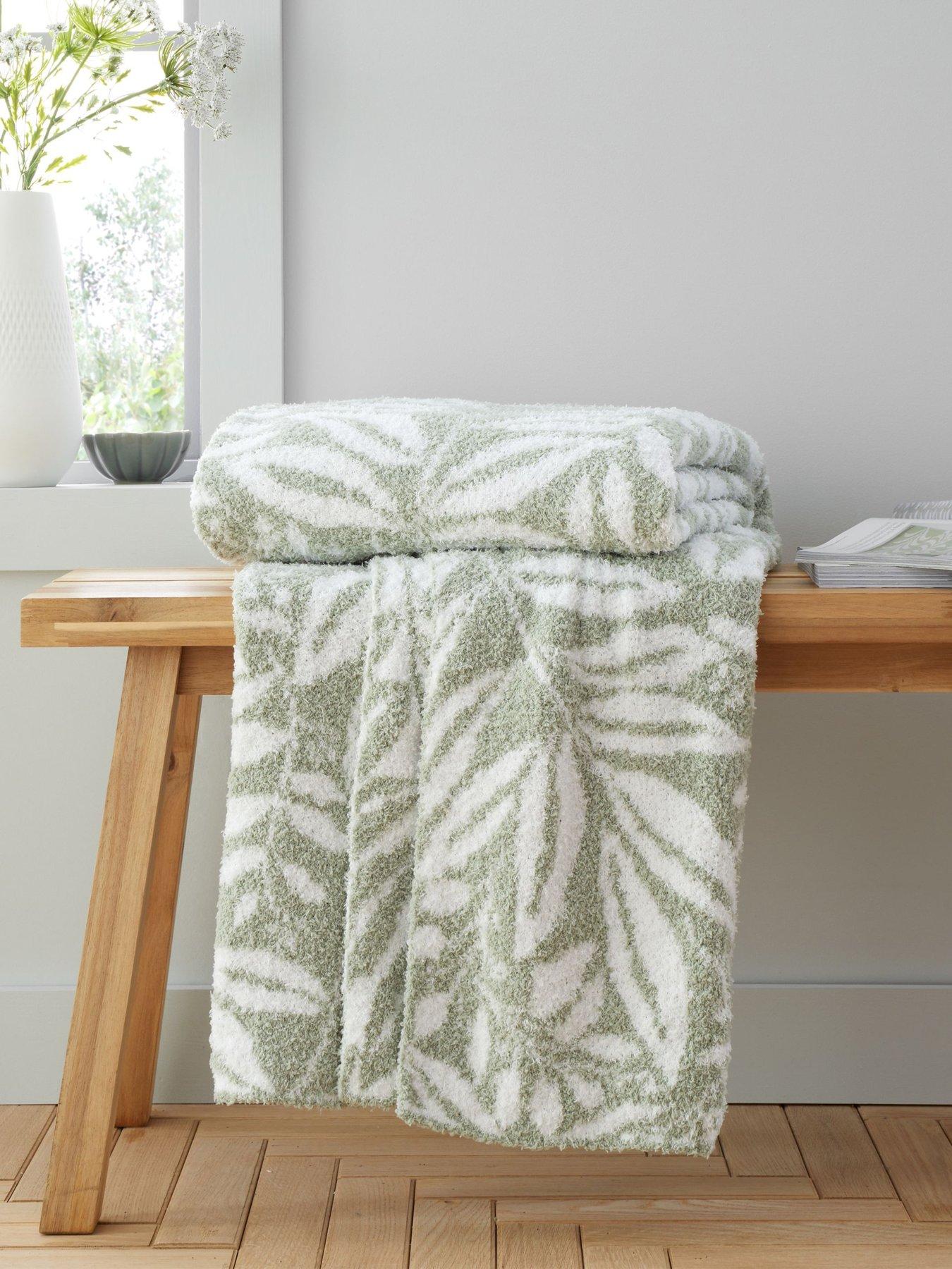 catherine-lansfield-so-soft-sorrel-leaf-print-throw-130-x-170cm