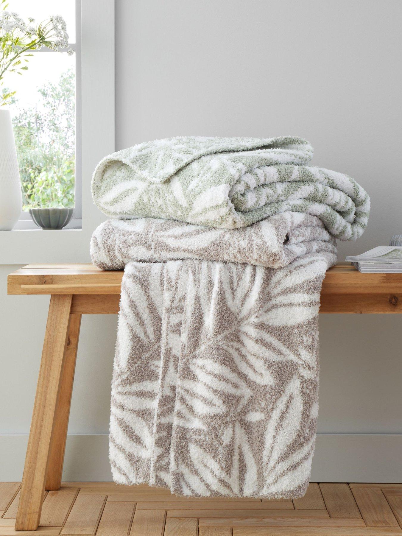 catherine-lansfield-so-soft-sorrel-leaf-print-throw-130-x-170cmdetail