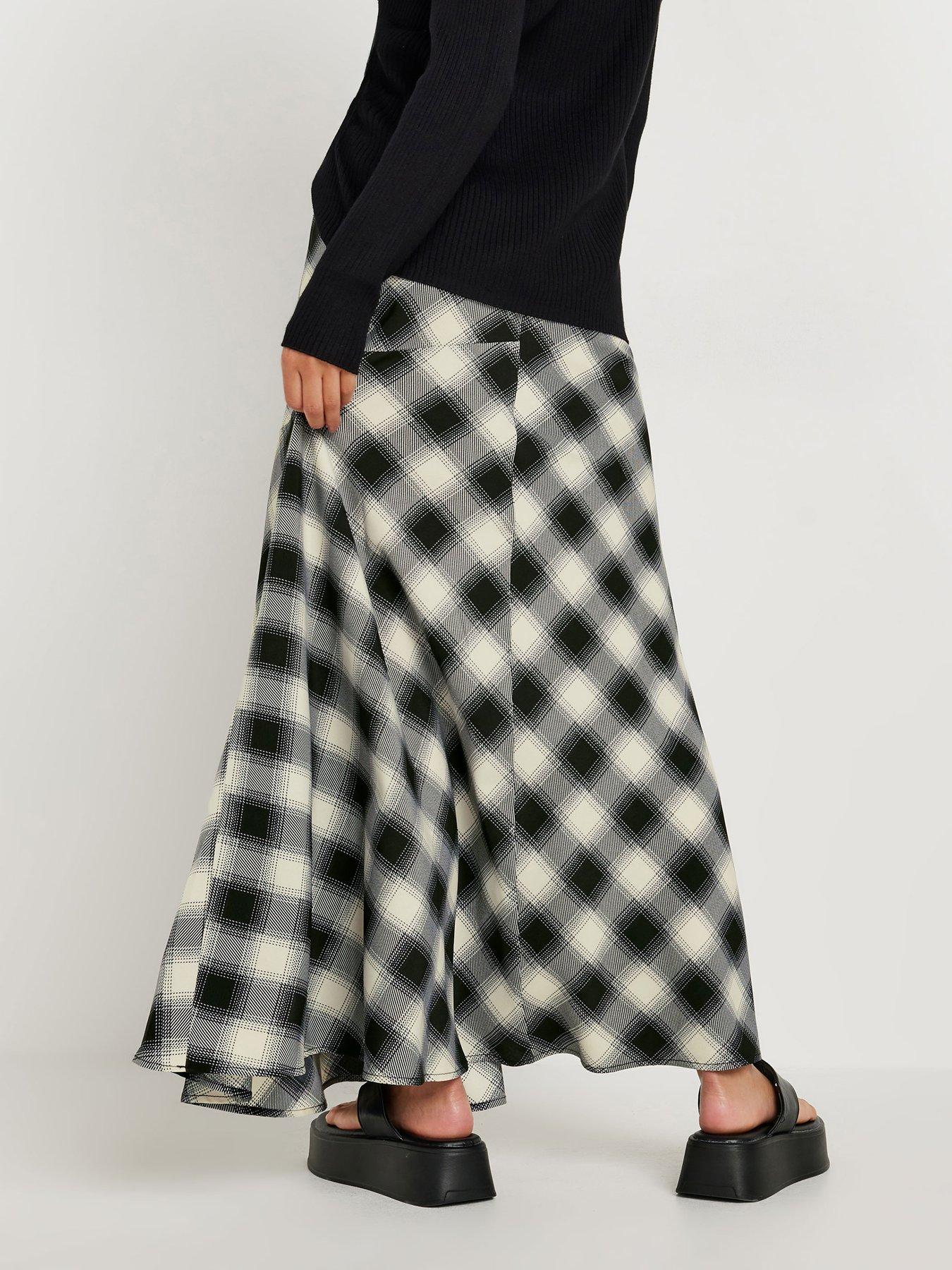 pixiegirl-petite-blurred-check-maxi-skirt-blackstillFront