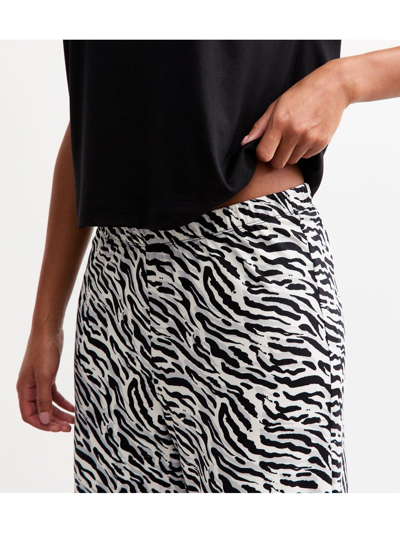 new-look-black-zebra-print-wide-long-pyjama-setdetail