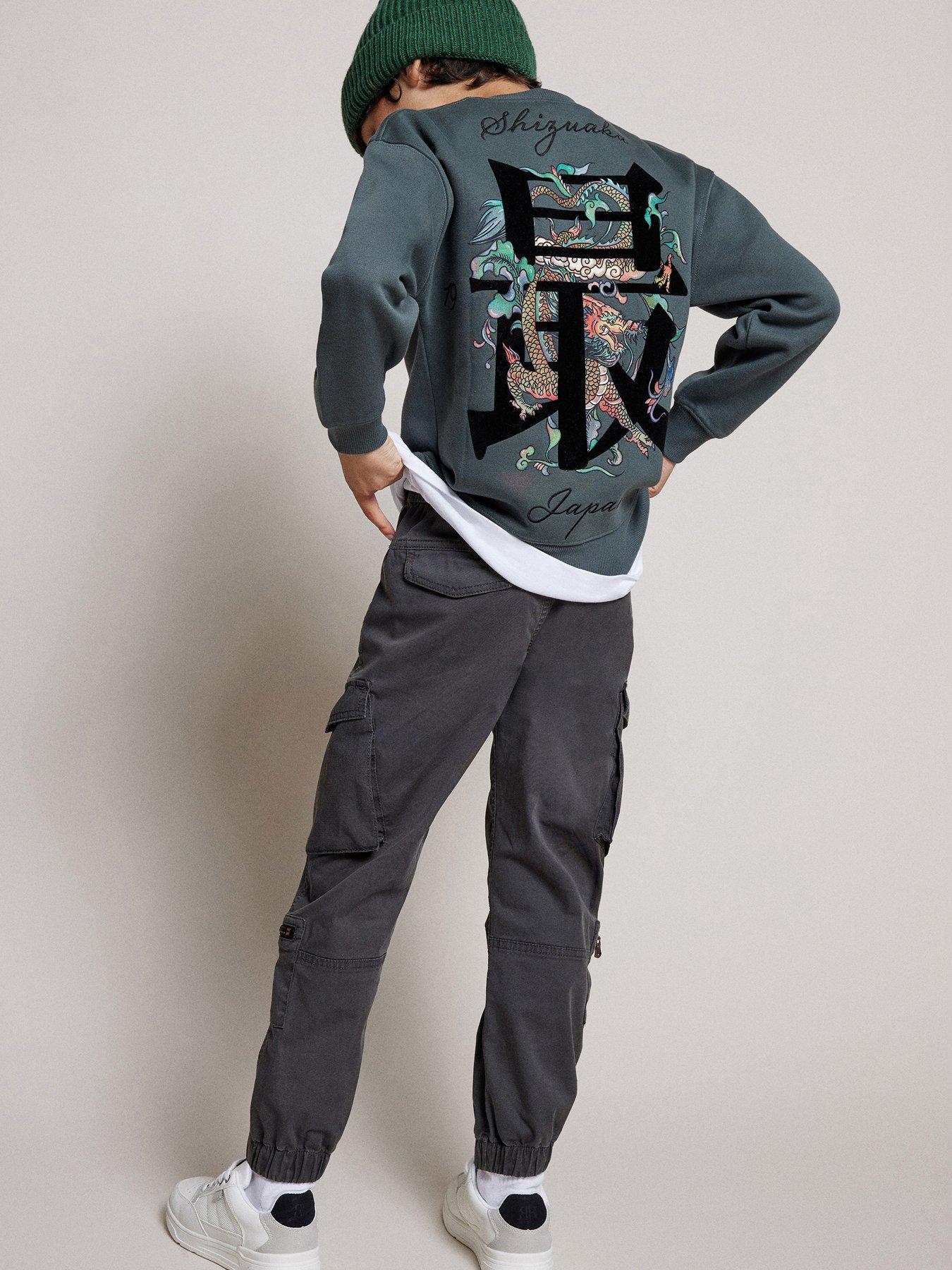 river-island-boys-dragon-graphic-sweatshirt-khakioutfit