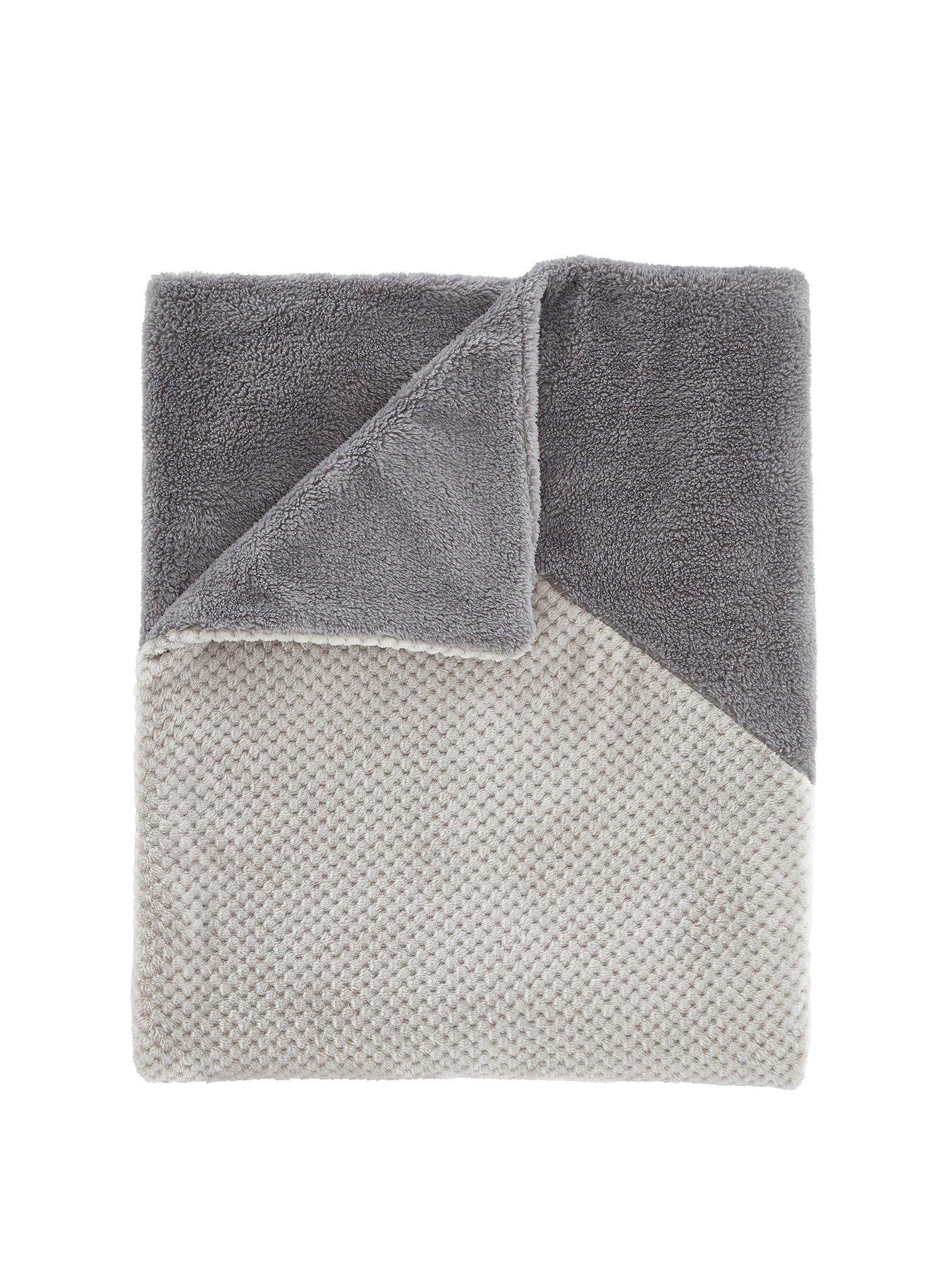 catherine-lansfield-larsson-geo-cosy-fleece-throw-greystillFront