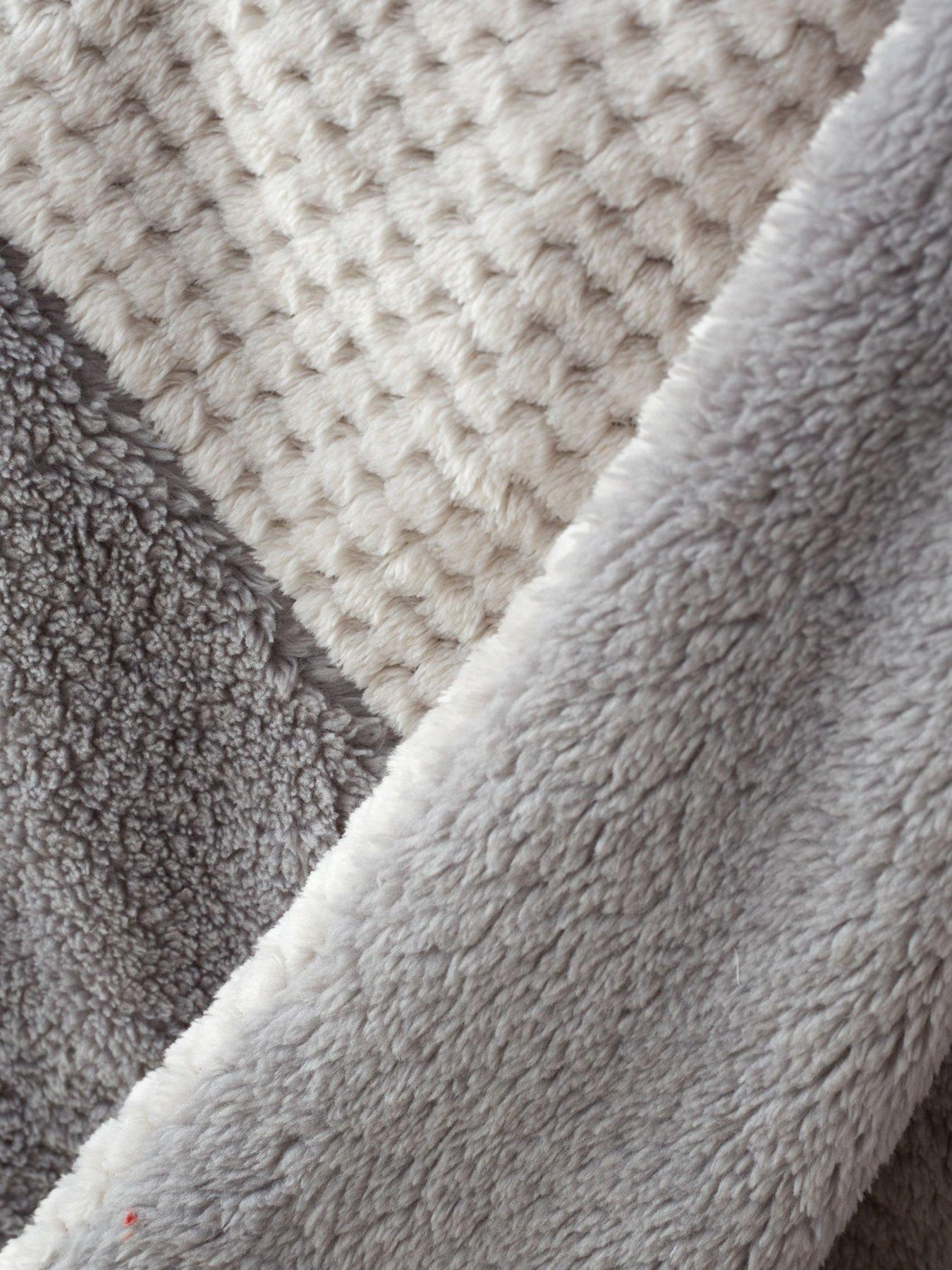 catherine-lansfield-larsson-geo-cosy-fleece-throw-greyback