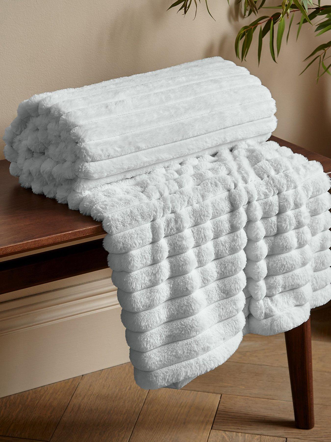 catherine-lansfield-cosy-ribbed-throw
