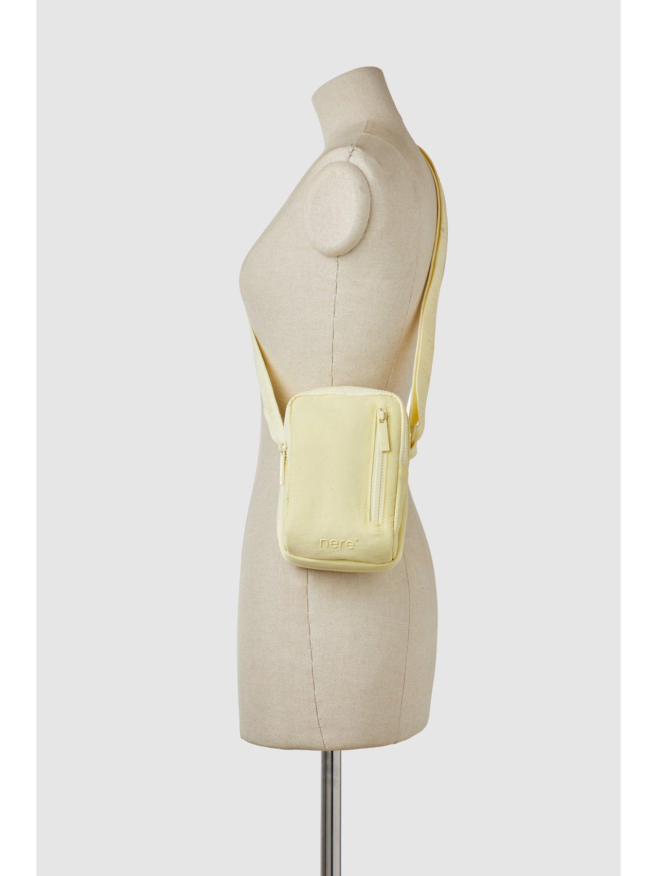 nere-bondi-nylon-ns-crossbody-bag-pannacottaoutfit