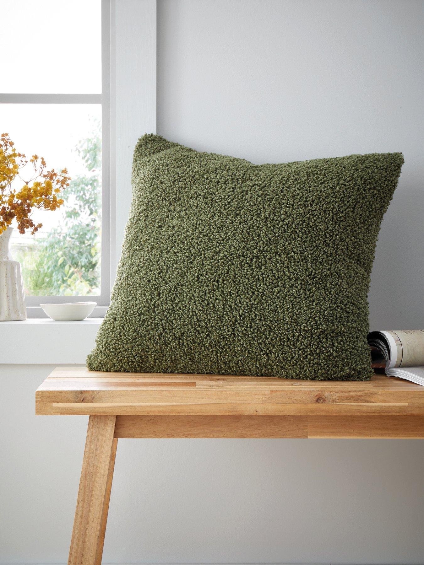 catherine-lansfield-so-soft-velvet-boucle-cushion