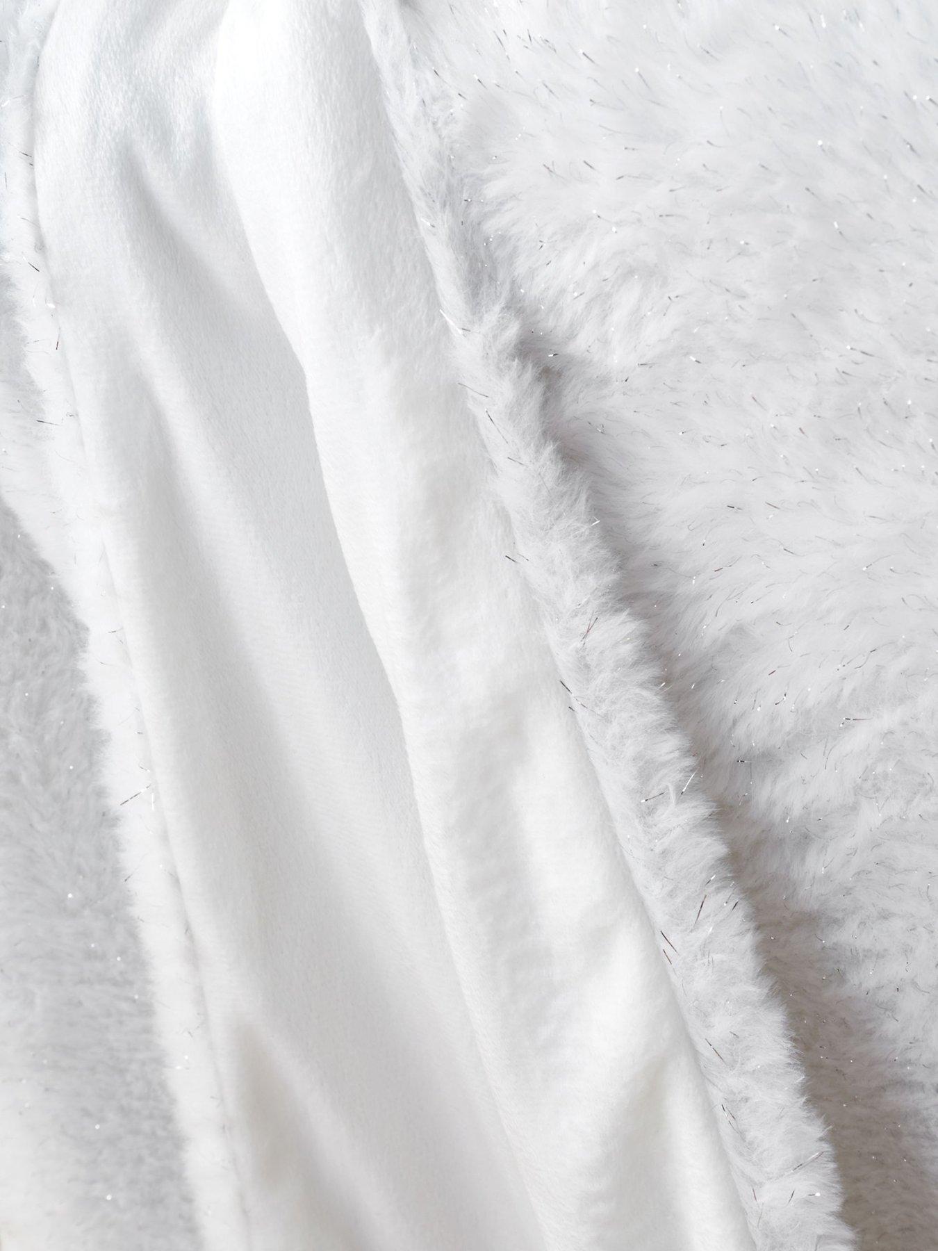 catherine-lansfield-glamour-faux-fur-throw-whiteoutfit