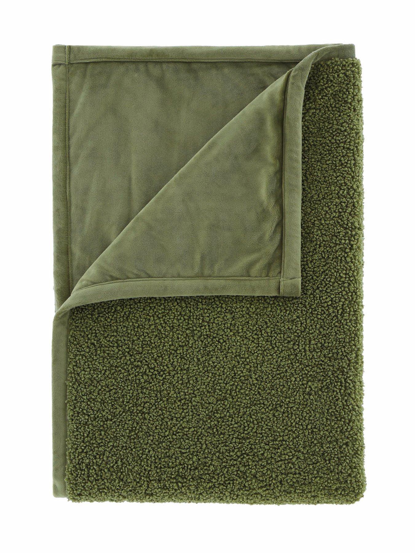 catherine-lansfield-so-soft-velvet-boucle-throw