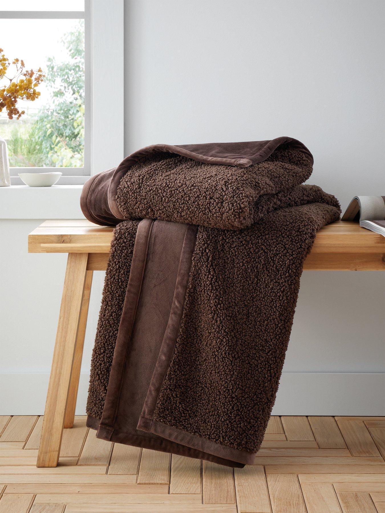 catherine-lansfield-so-soft-velvet-boucle-throw