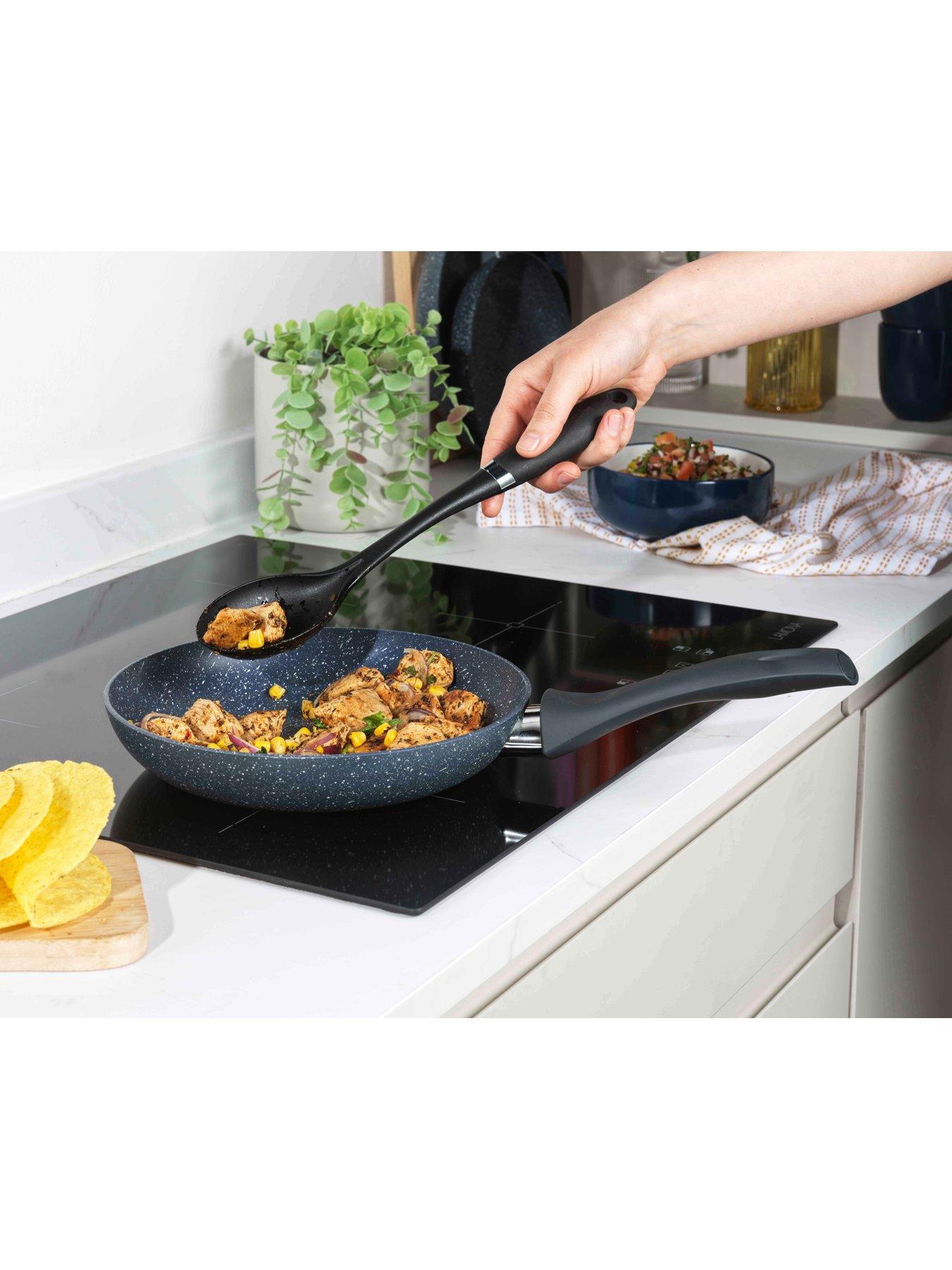 russell-hobbs-26cm-nightfall-stone-fry-panoutfit