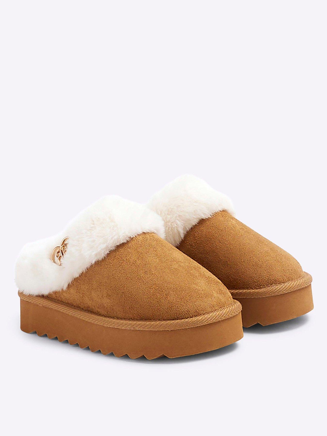 river-island-girls-faux-fur-closed-toe-slippers-beigeoutfit