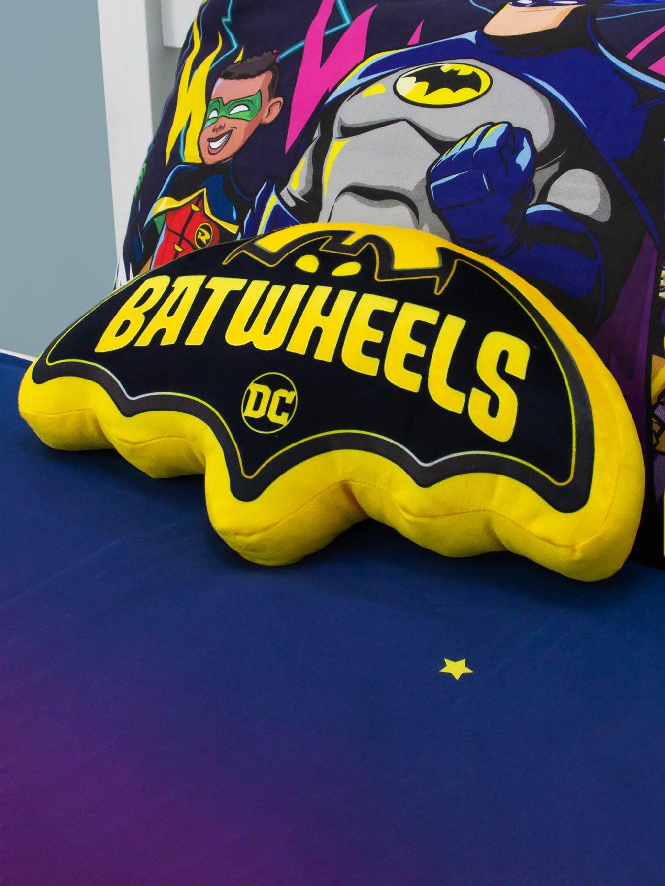 batman-batwheels-shaped-cushion-blackyellowback