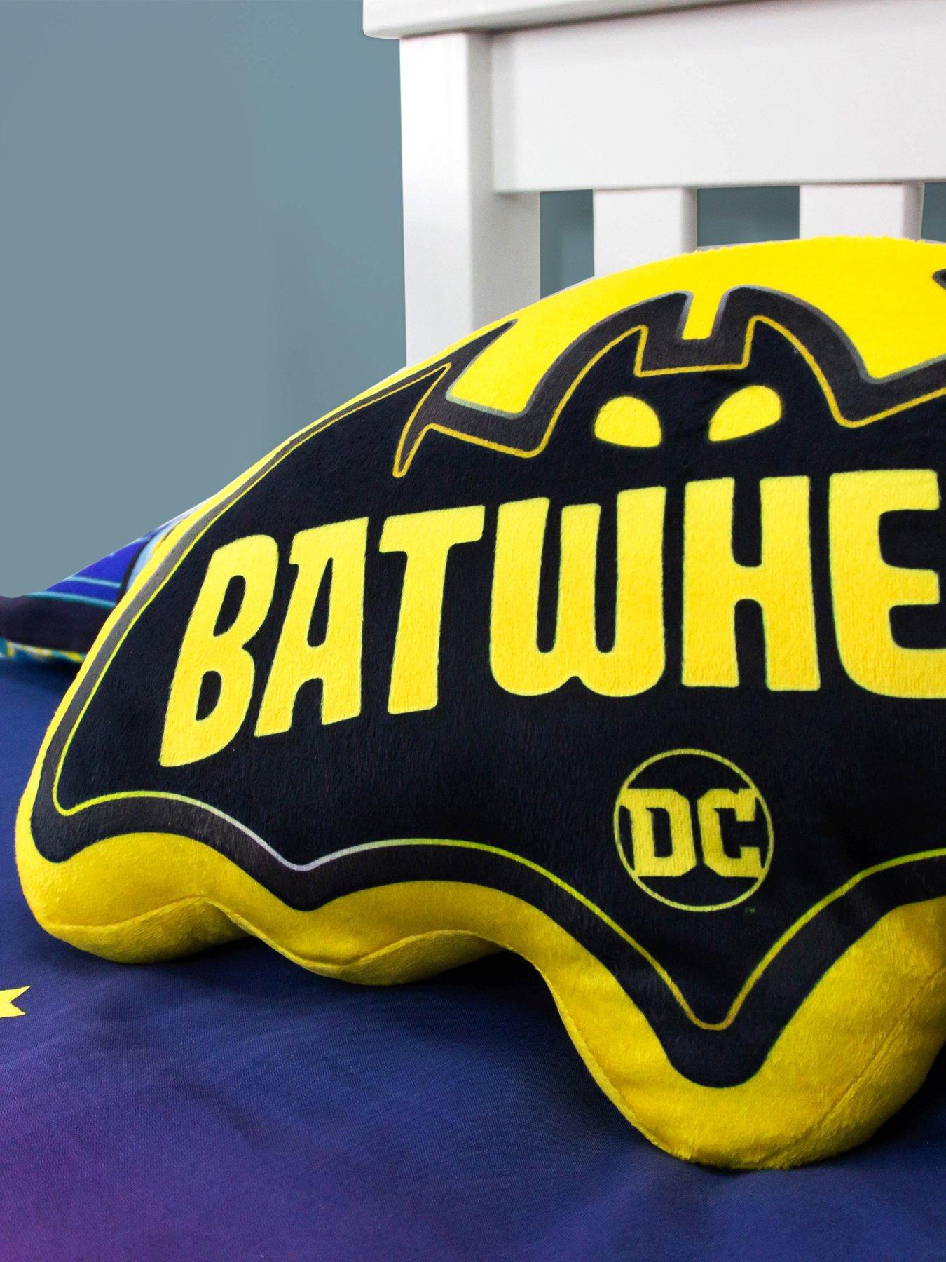 batman-batwheels-shaped-cushion-blackyellowoutfit