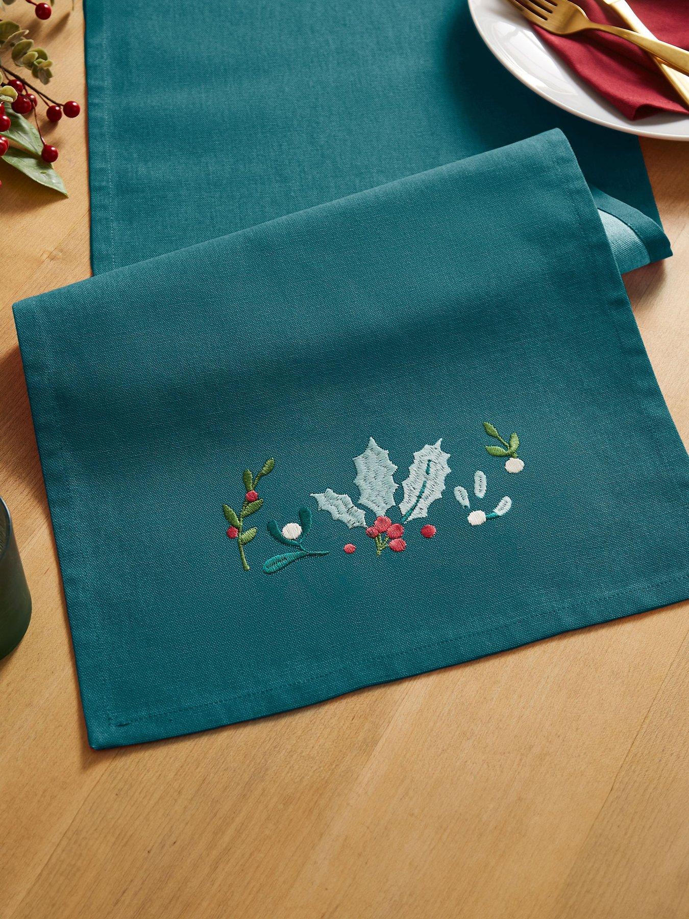 catherine-lansfield-christmas-holly-and-mistletoe-table-runner