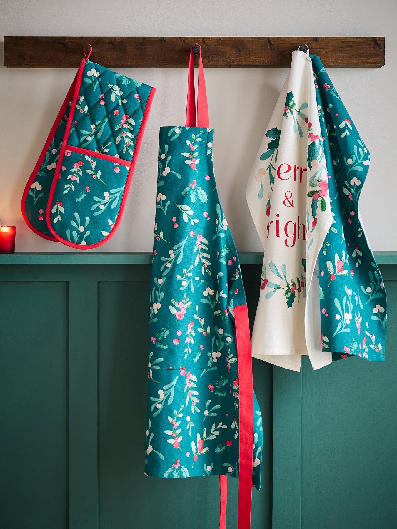 catherine-lansfield-christmas-holly-and-mistletoe-double-oven-gloveback