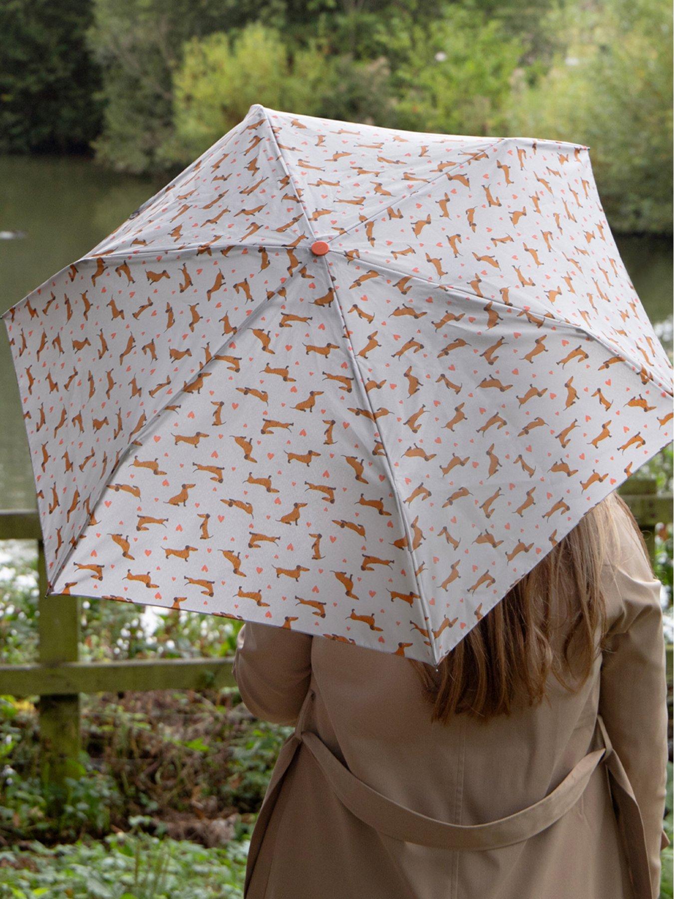 totes-totes-supermini-dachshund-hearts-umbrellaoutfit