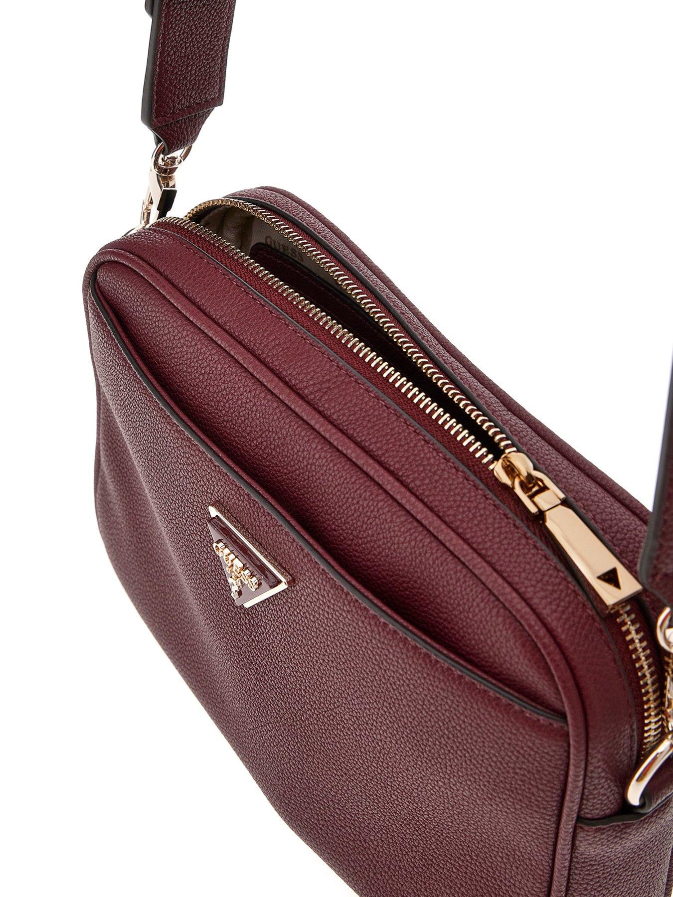 guess-meridian-camera-bagdetail