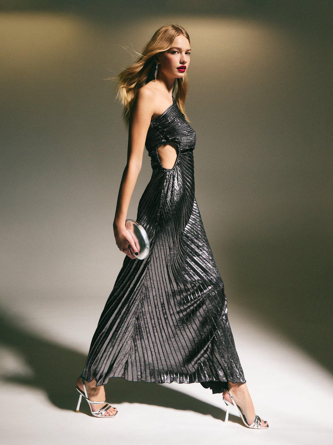 new-look-metallic-foil-pleated-one-shoulder-maxi-dress-greyoutfit