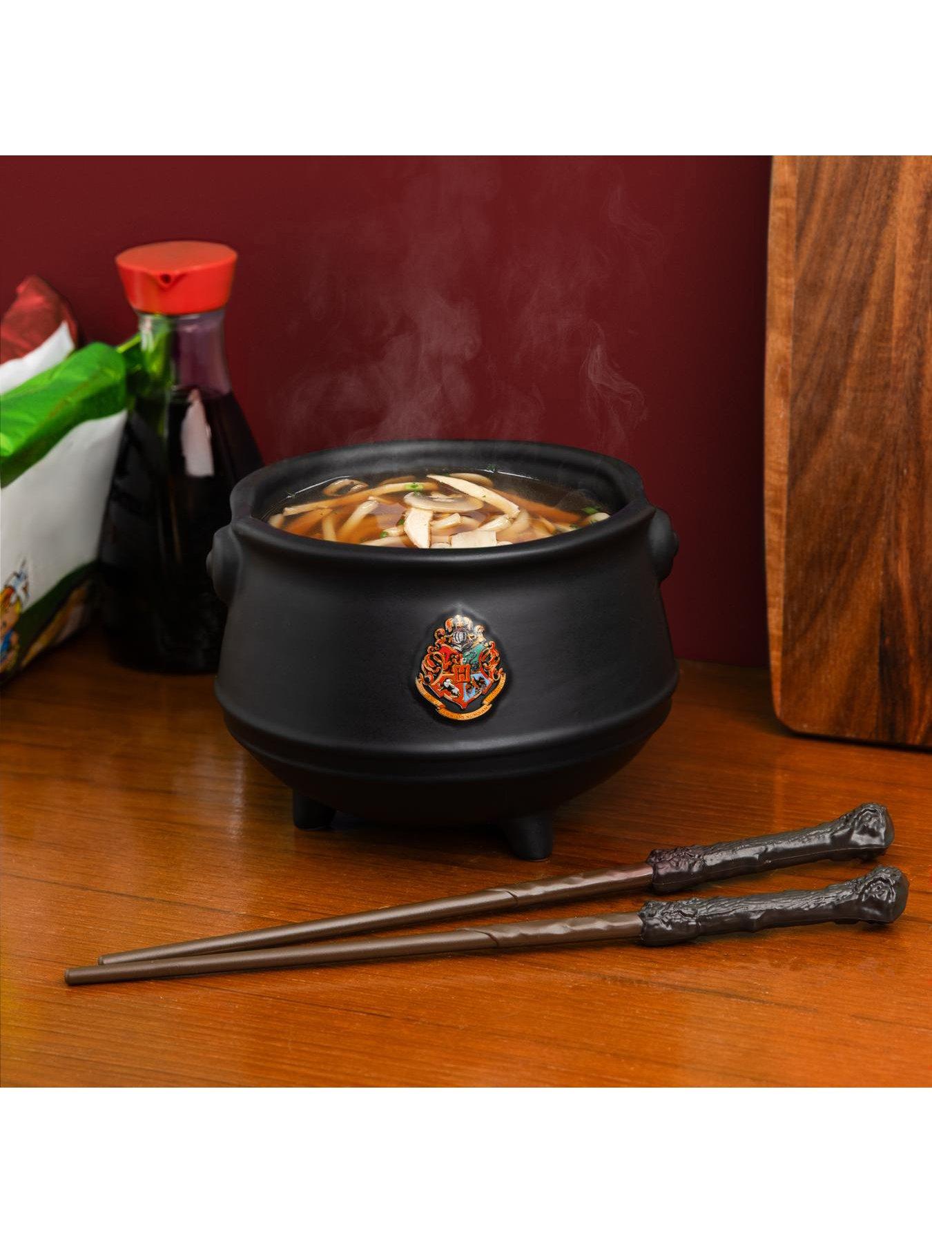 harry-potter-hogwarts-cauldron-ramen-set-officially-licensed-merchandise-noodle-bowl-and-chopstick-gift-pack-for-wizarding-world-fansstillFront