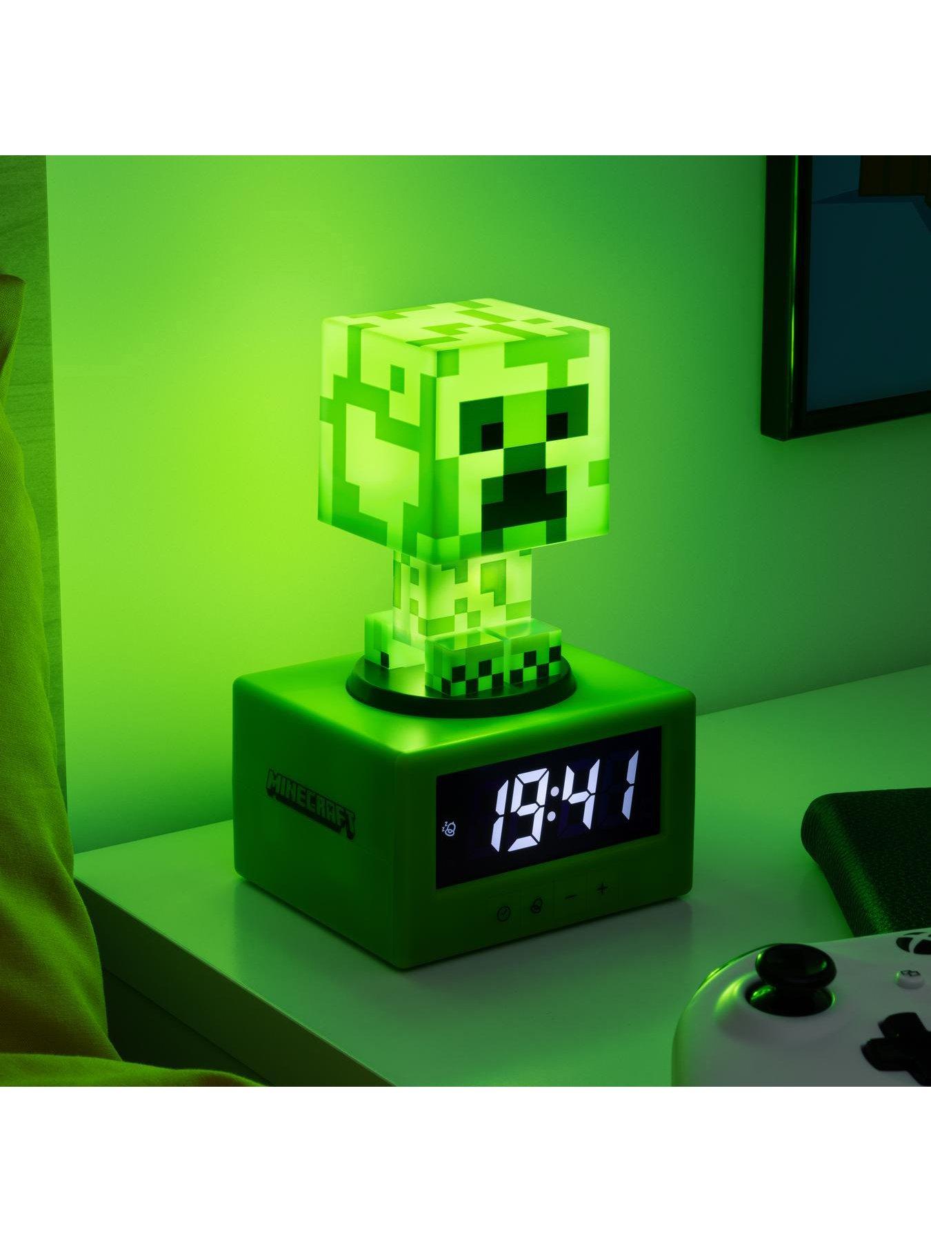 minecraft-creeper-icon-alarm-clock-officially-licensed-minecraft-digital-clock-with-night-light-snooze-function-for-gamers-portable-and-battery-poweredstillFront