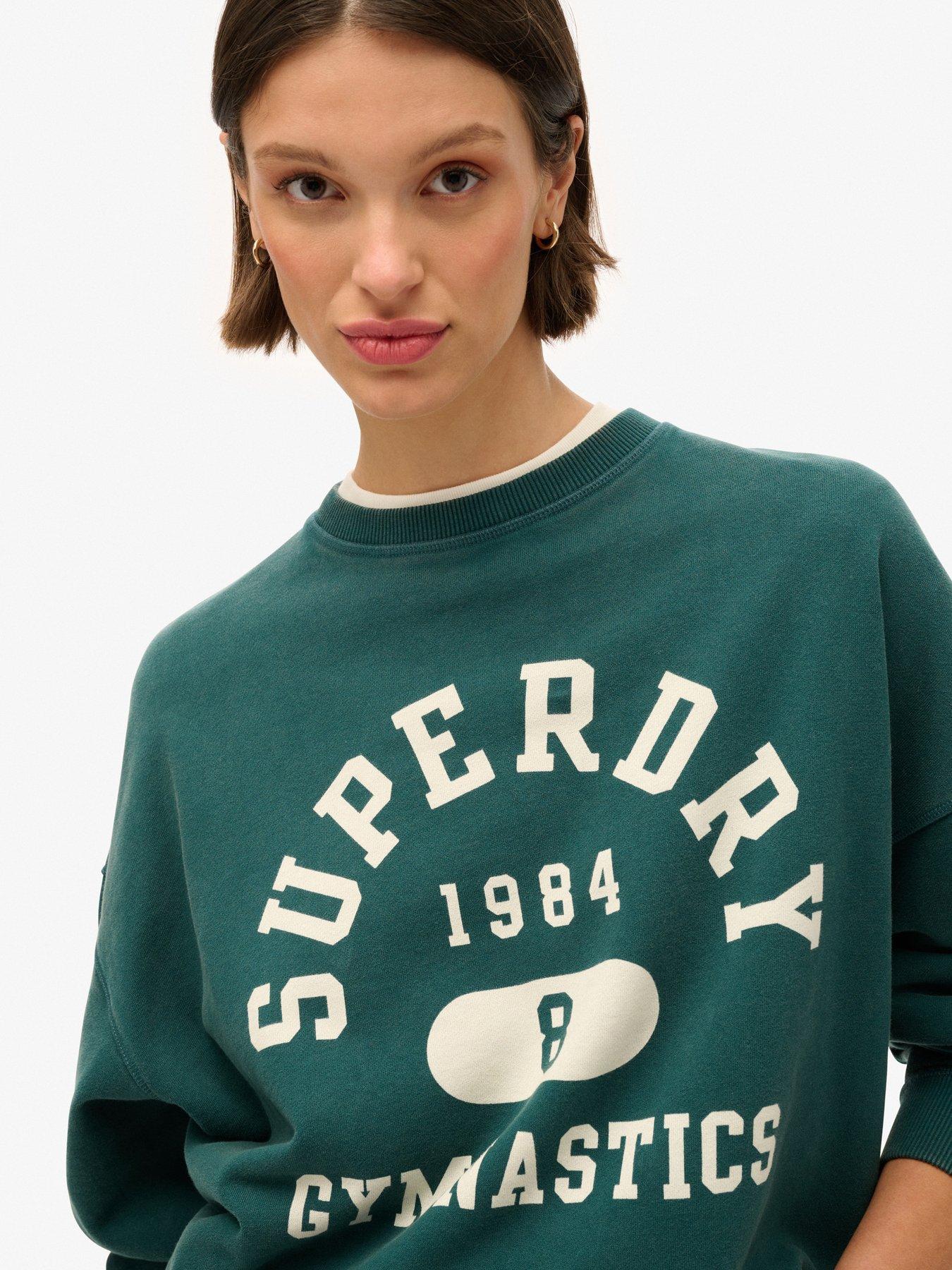 superdry-athletic-essentials-oversized-printed-sweatshirt-greenoutfit