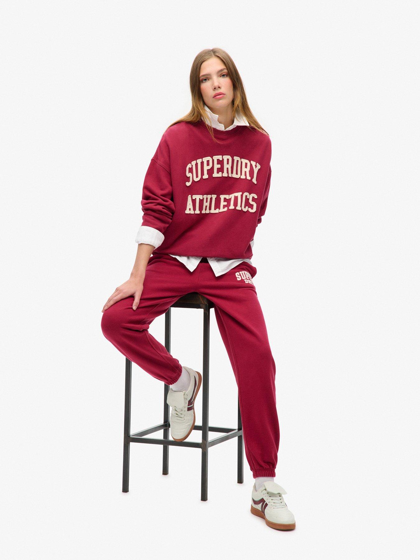 superdry-athletic-essentials-oversized-applique-crew-jumper-redoutfit