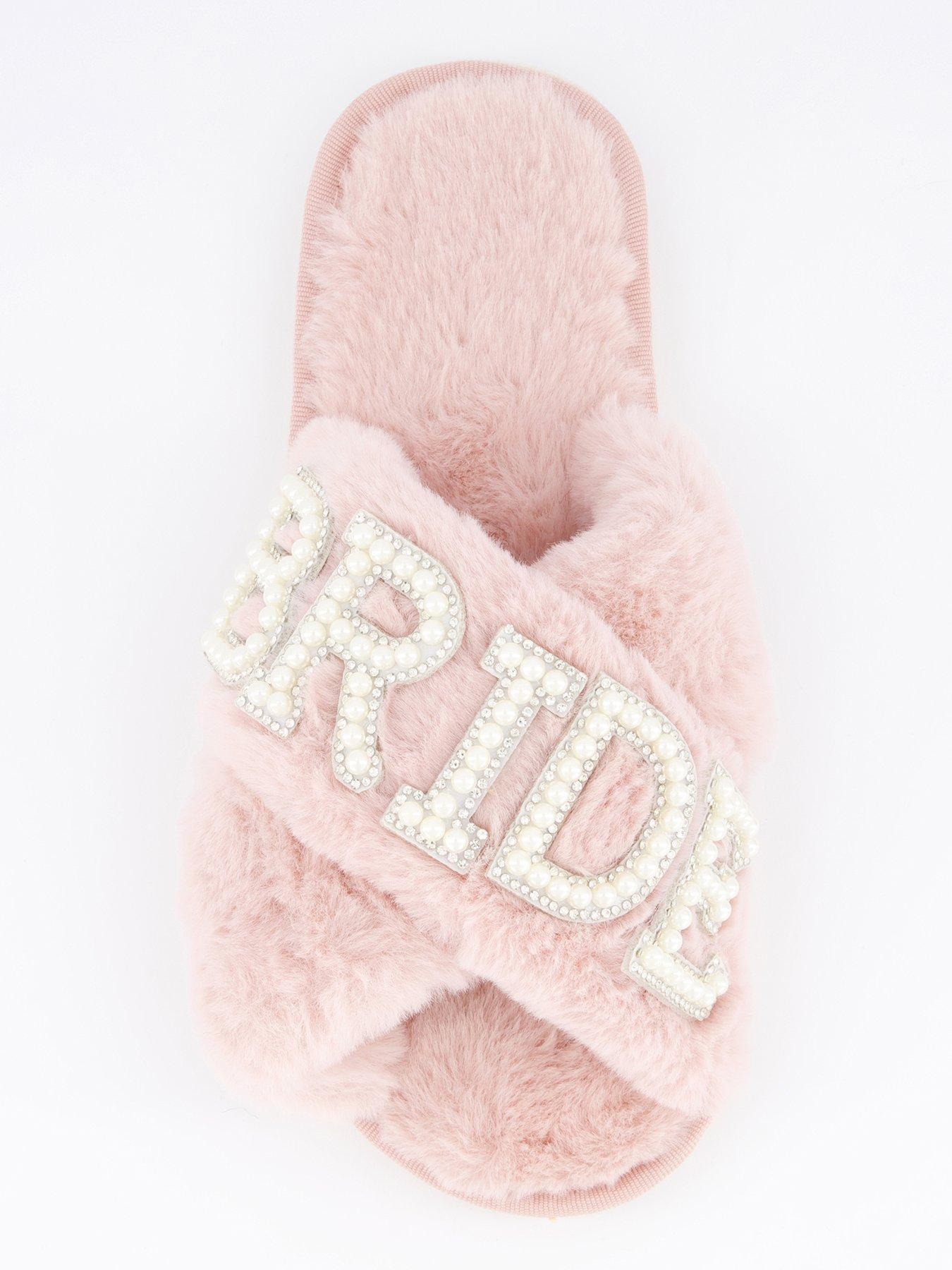 raid-sasha-be-mine-slippers-bridesquad-off-whiteoutfit