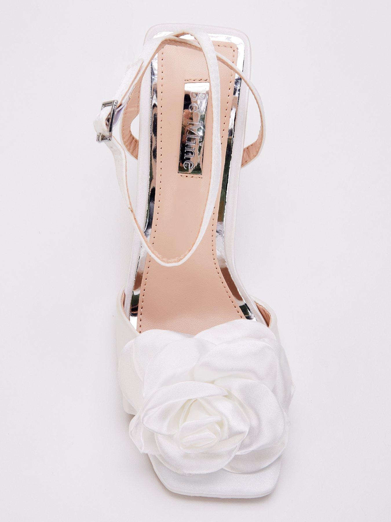 raid-annalina-flower-heels-whiteoutfit