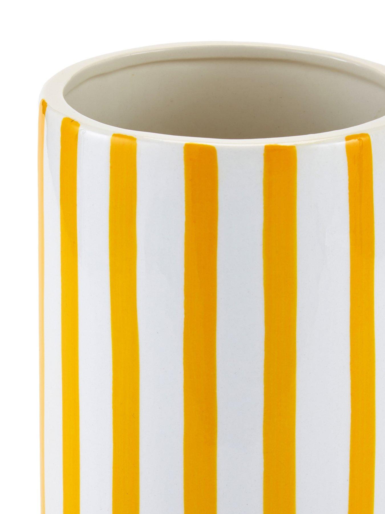 the-very-collection-yellow-striped-vaseoutfit