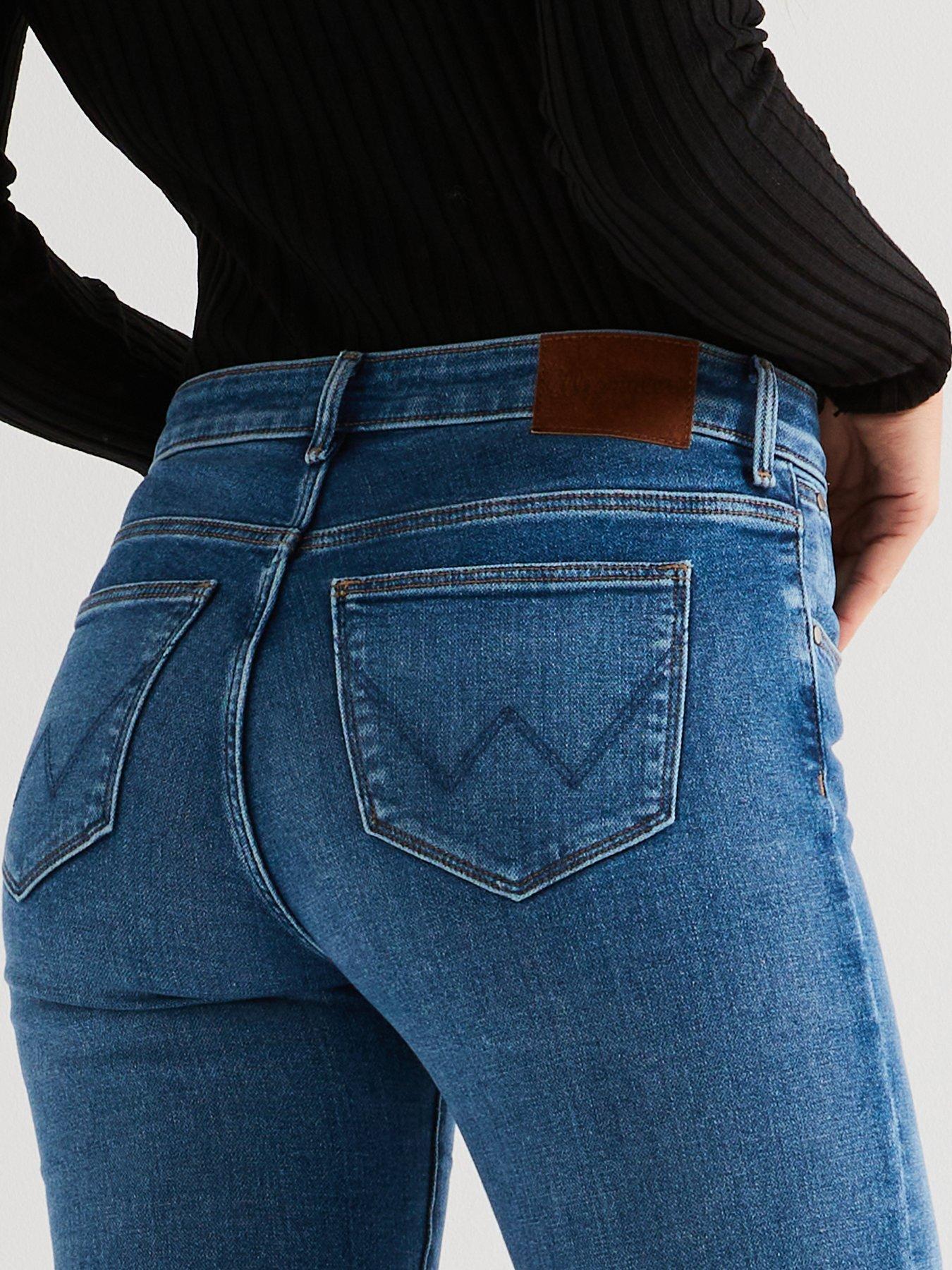 wrangler-bootcut-jean-blueoutfit