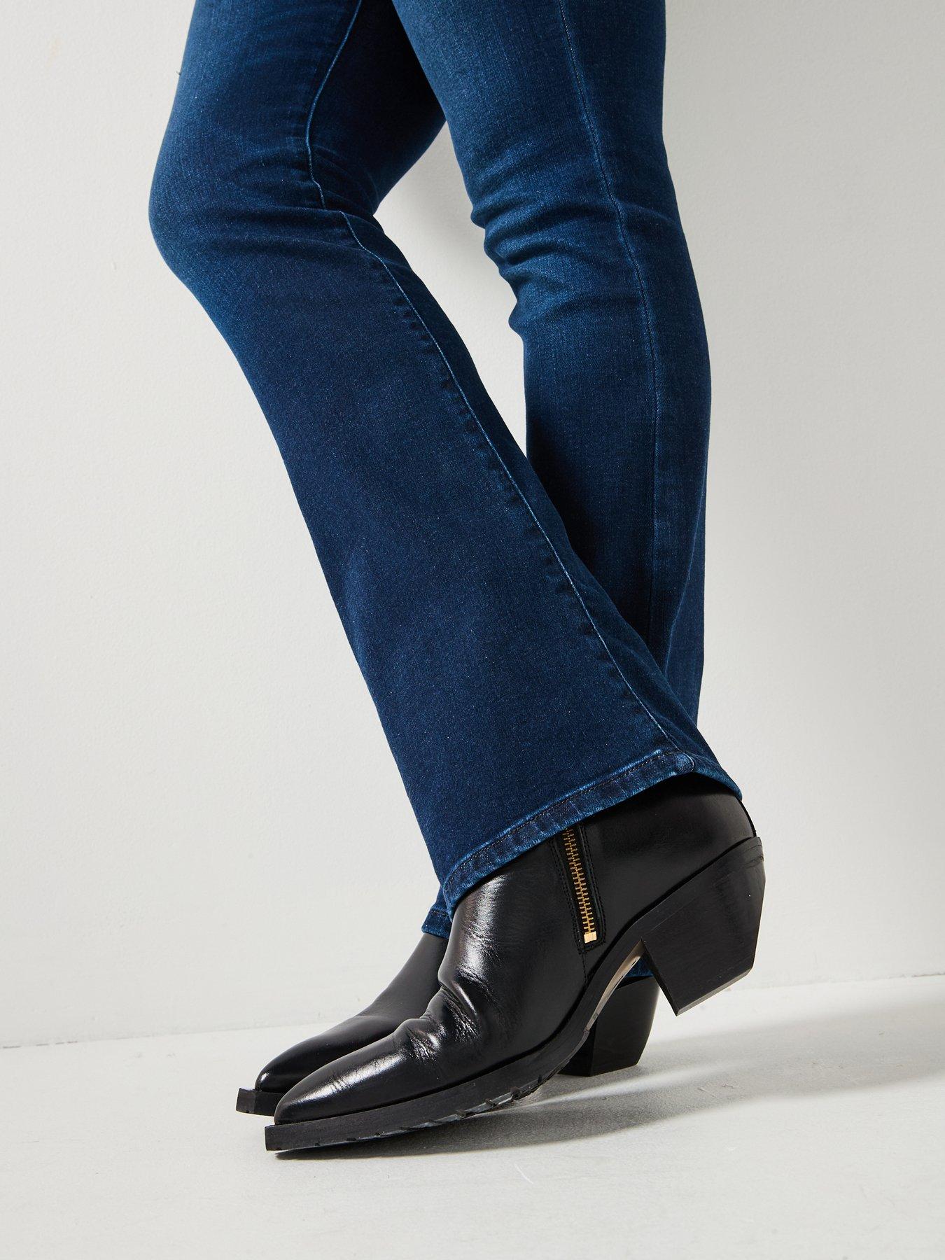 wrangler-bootcut-jean-bluedetail