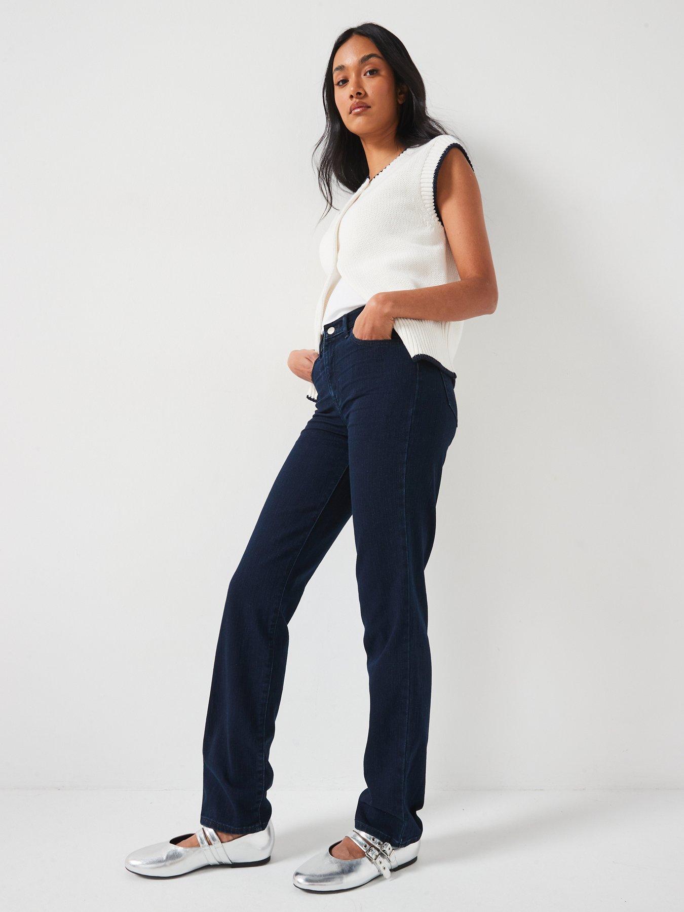 wrangler-straight-leg-jean-blackdetail