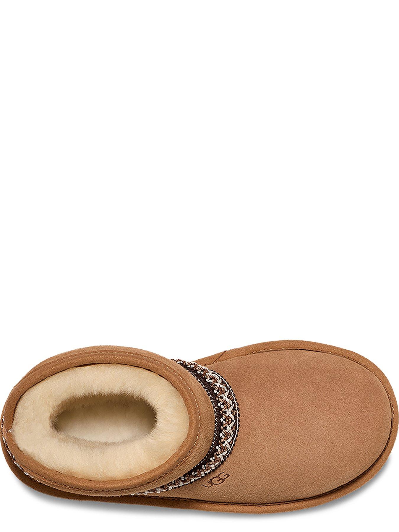 ugg-kids-classic-mini-crescentoutfit