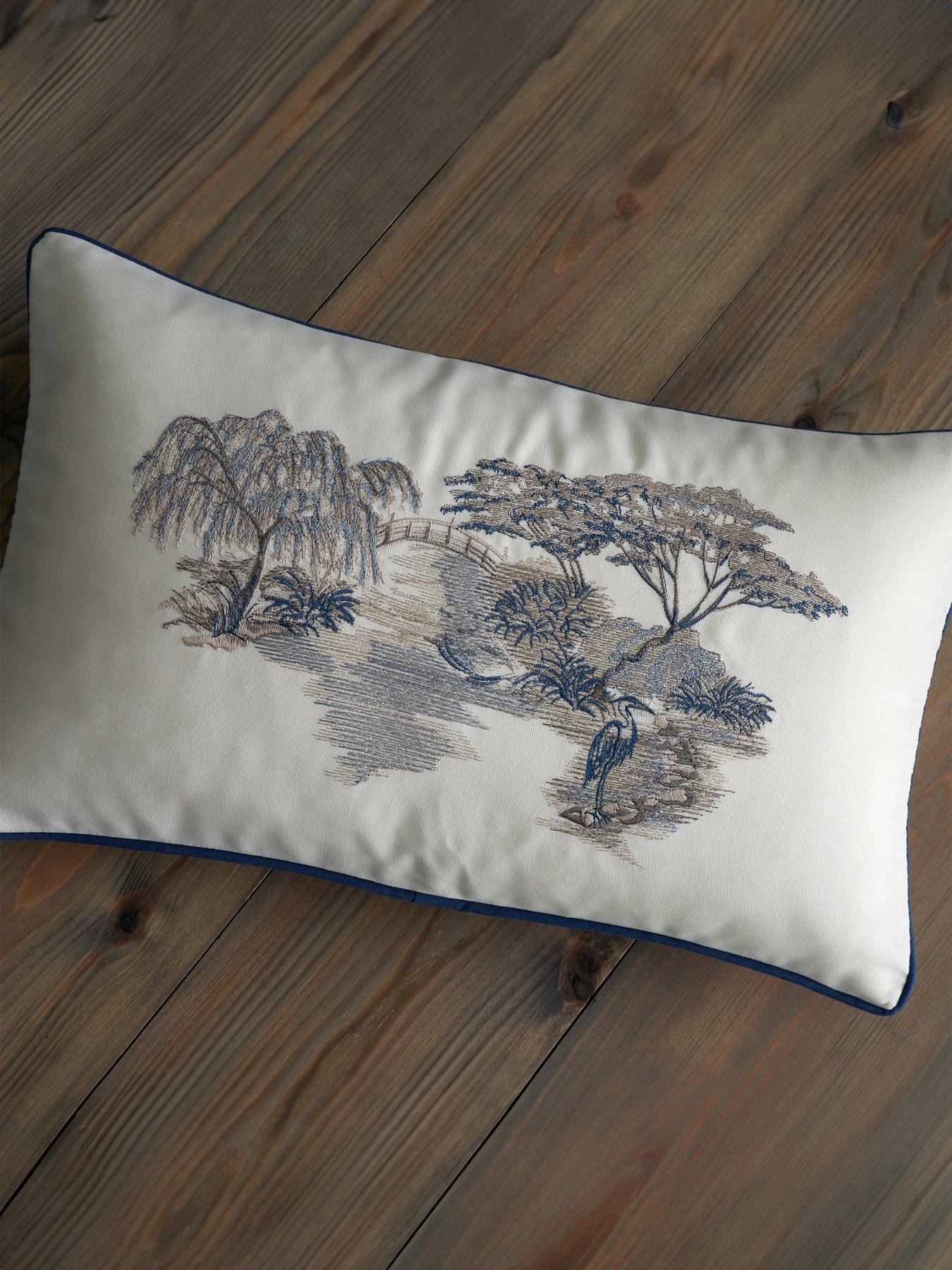 rhs-japanese-garden-cushion--whiteoutfit