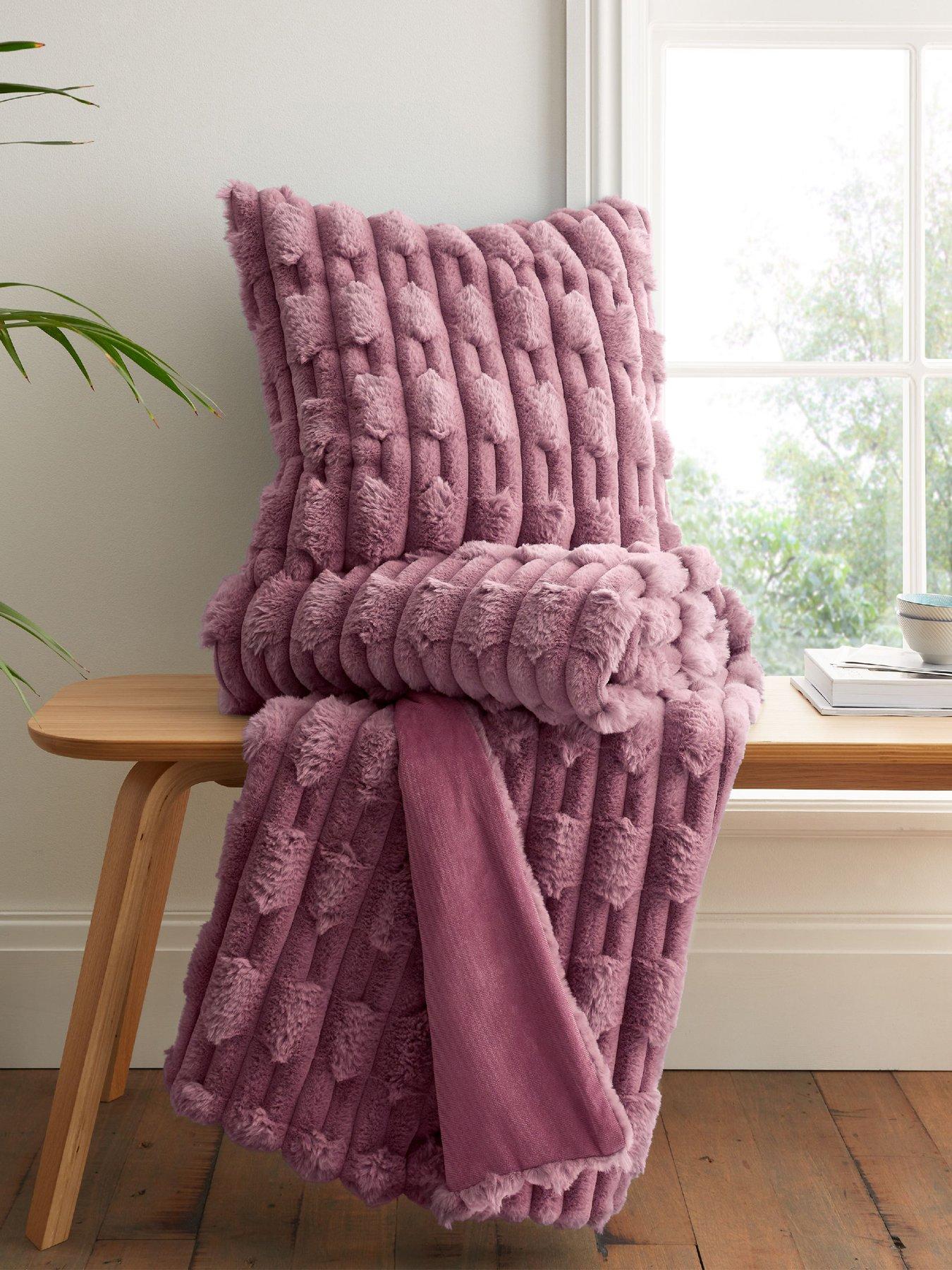 bianca-carved-faux-fur-throw--pinkback