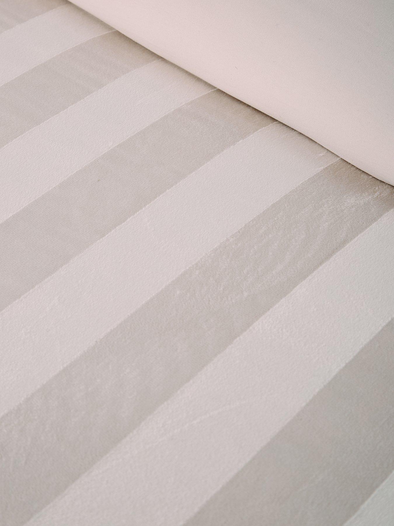 the-very-collection-luxe-velvet-stripe-duvet-cover-set-in-ivoryoutfit
