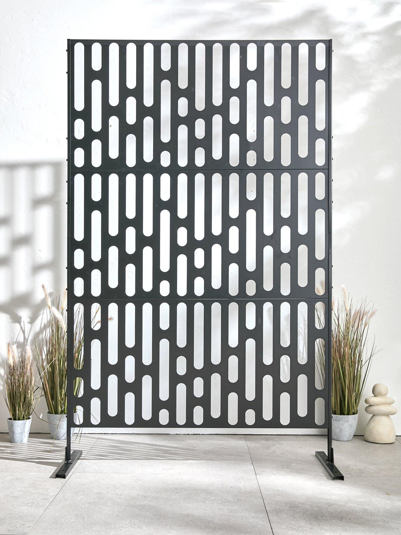 The Very Collection Vertical Metal Garden Screen Linear - Free Standing