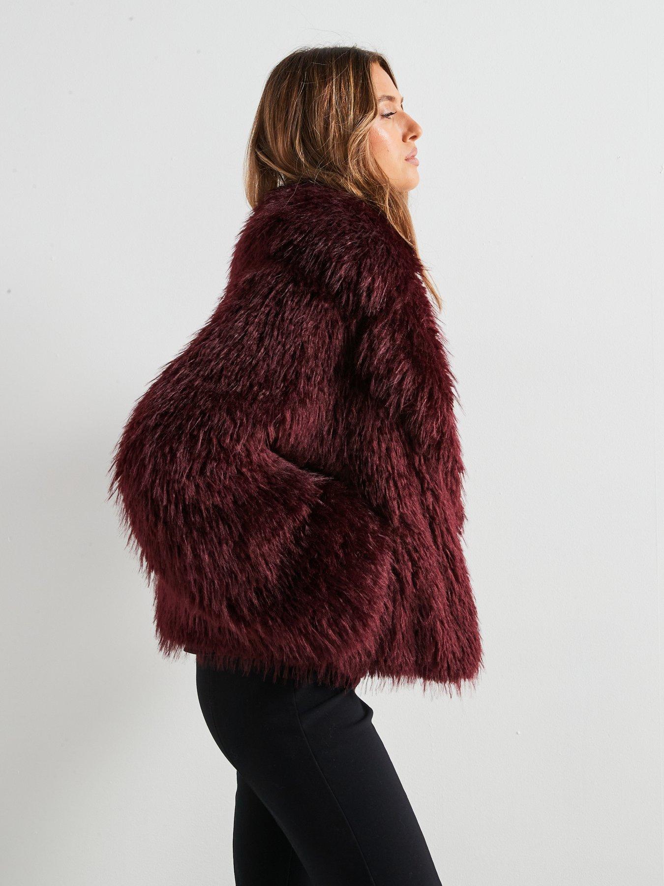 mango-burgundy-faux-fur-coatoutfit