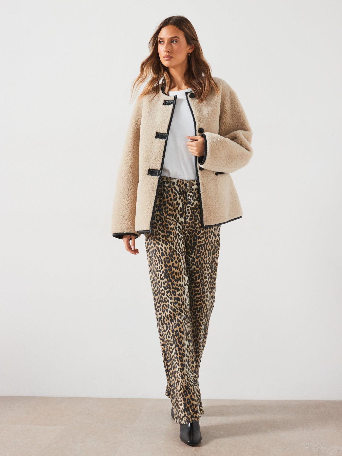 mango-fur-effect-coat-with-appliques-beigeback