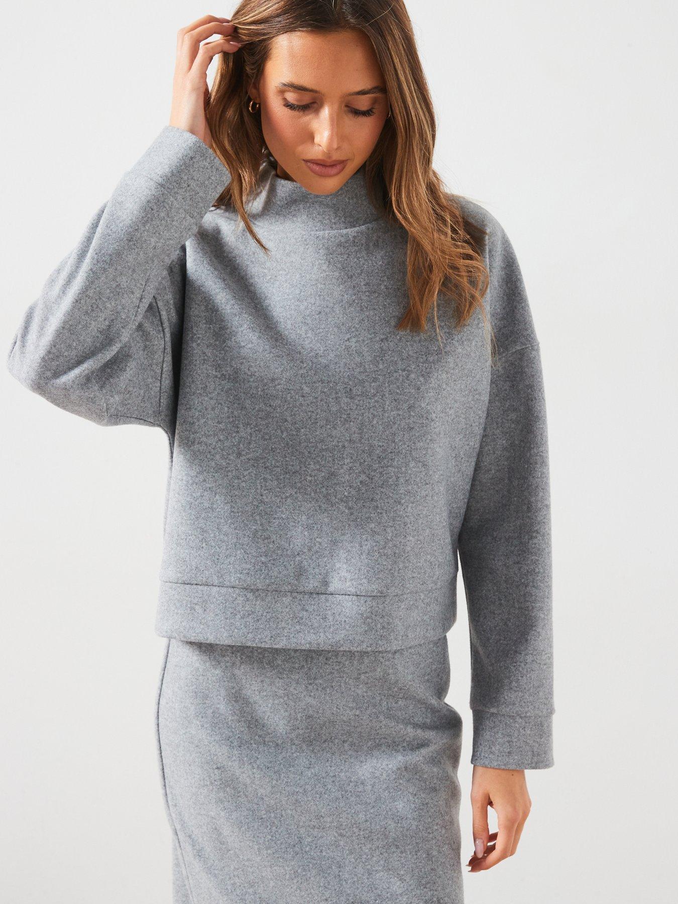 mango-turtleneck-plush-sweatshirt-greyoutfit