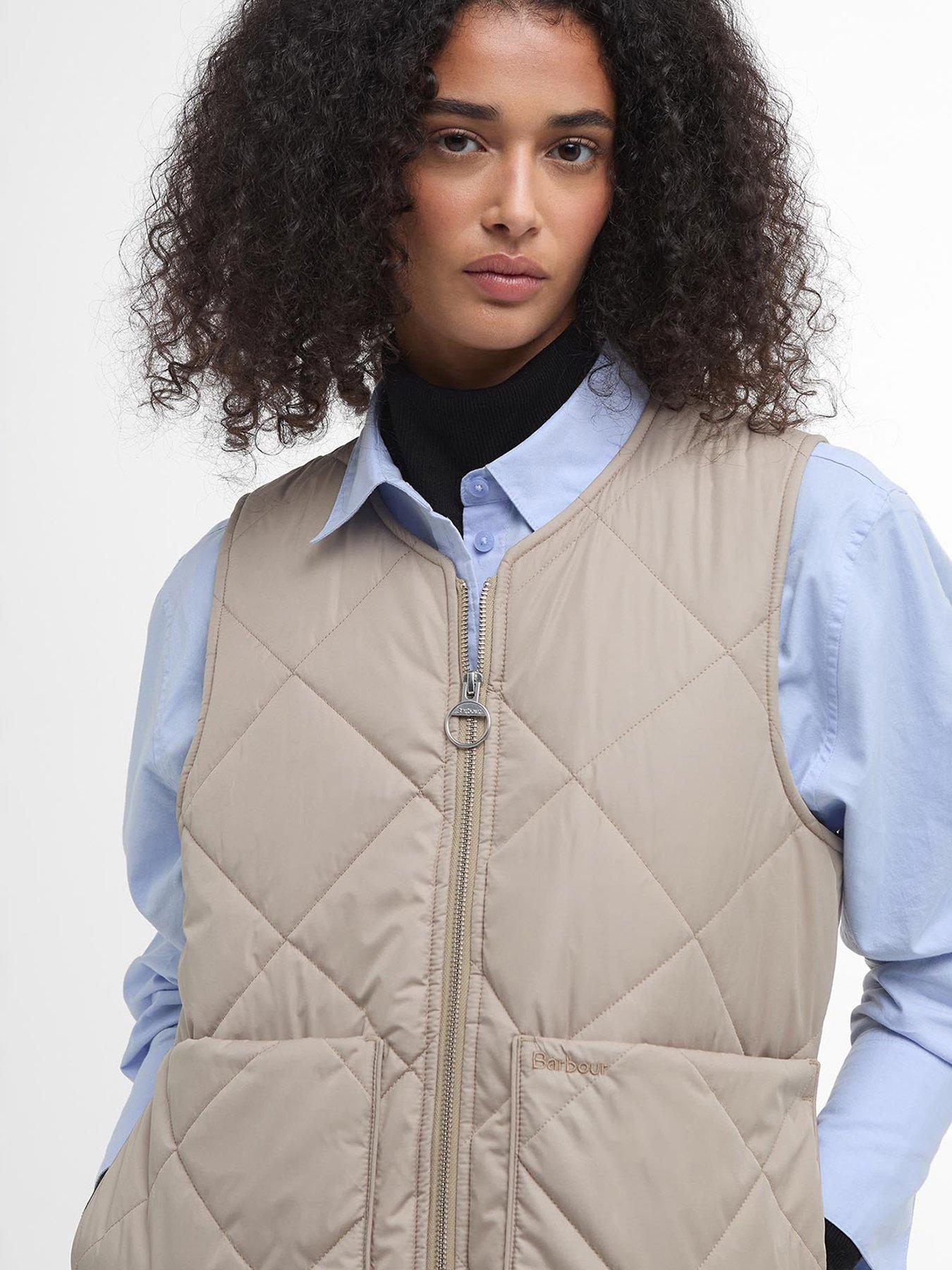 barbour-shelby-quilted-gilet-beigeoutfit