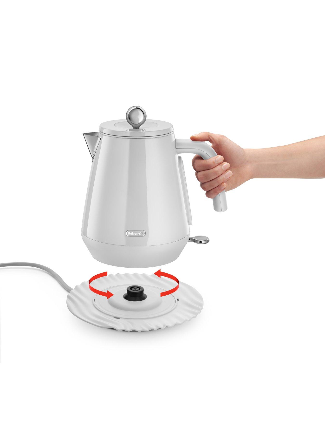 delonghi-eclettica-kettle-whiteoutfit