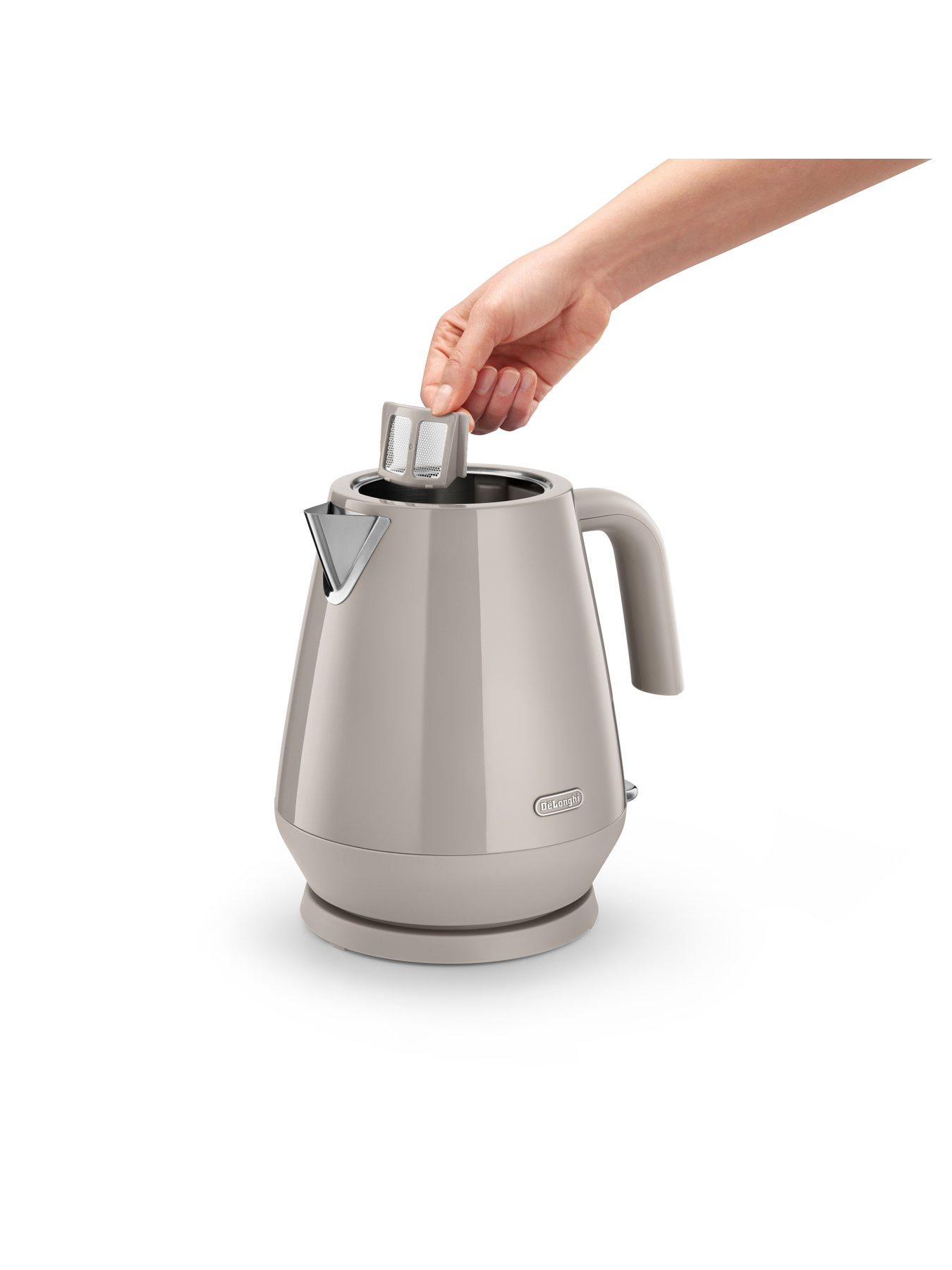 delonghi-eclettica-kettle-beigestillFront