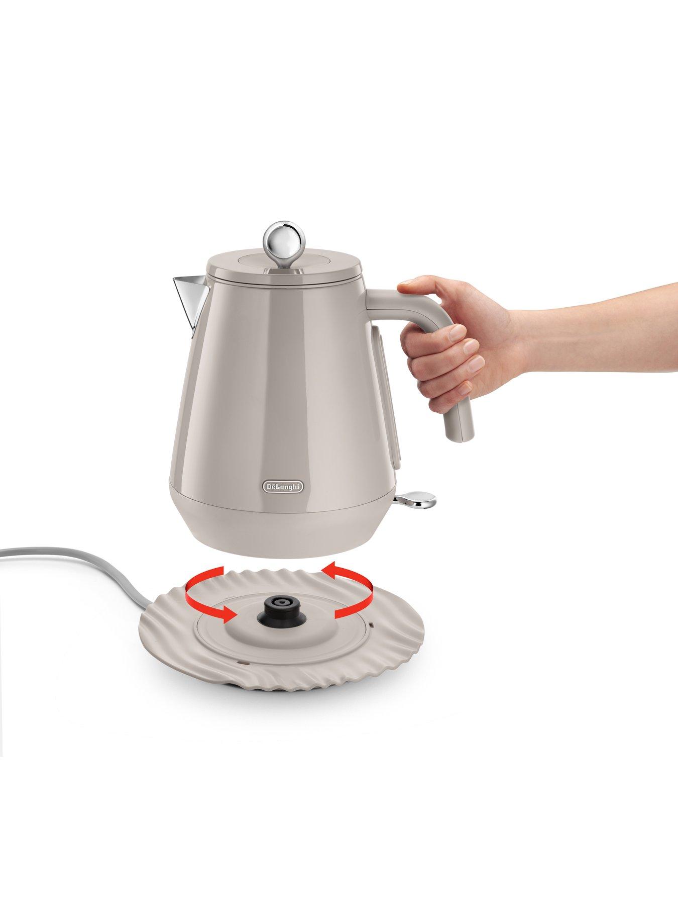 Image 4 of 7 of DeLonghi Eclettica Kettle - Beige