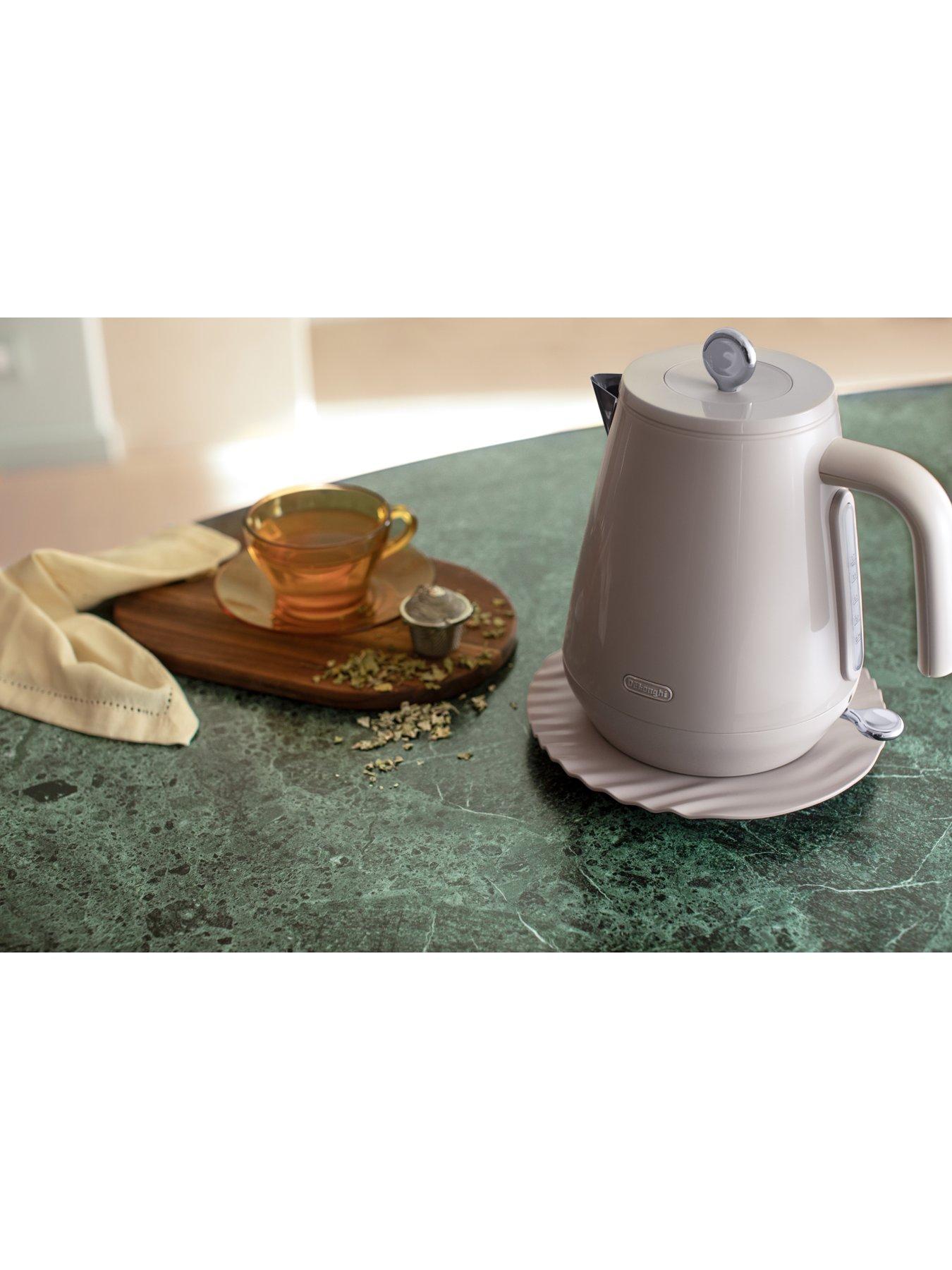 Image 5 of 7 of DeLonghi Eclettica Kettle - Beige