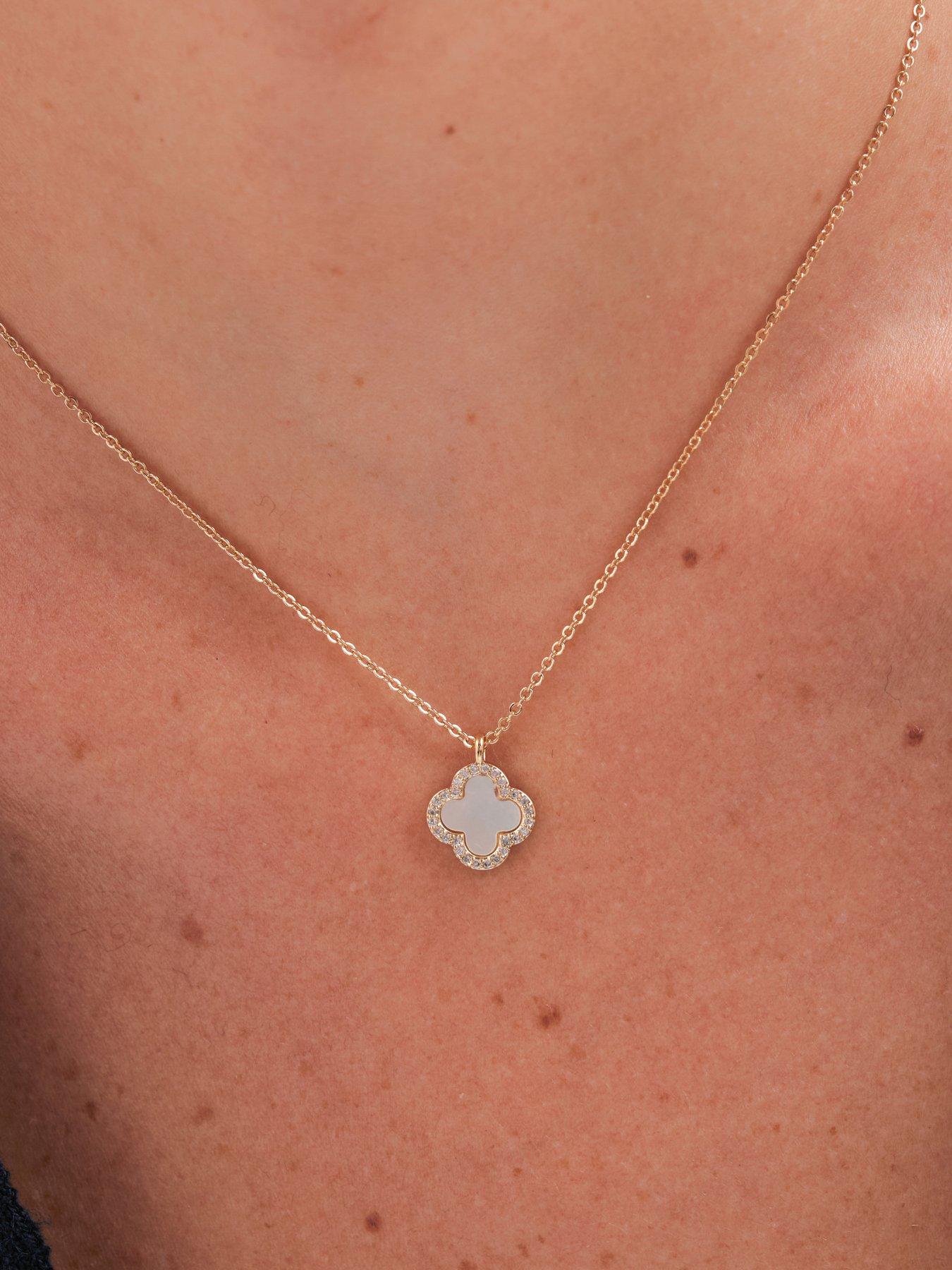 jon-richard-gold-plated-and-mother-of-pearl-clover-pendant-necklaceoutfit
